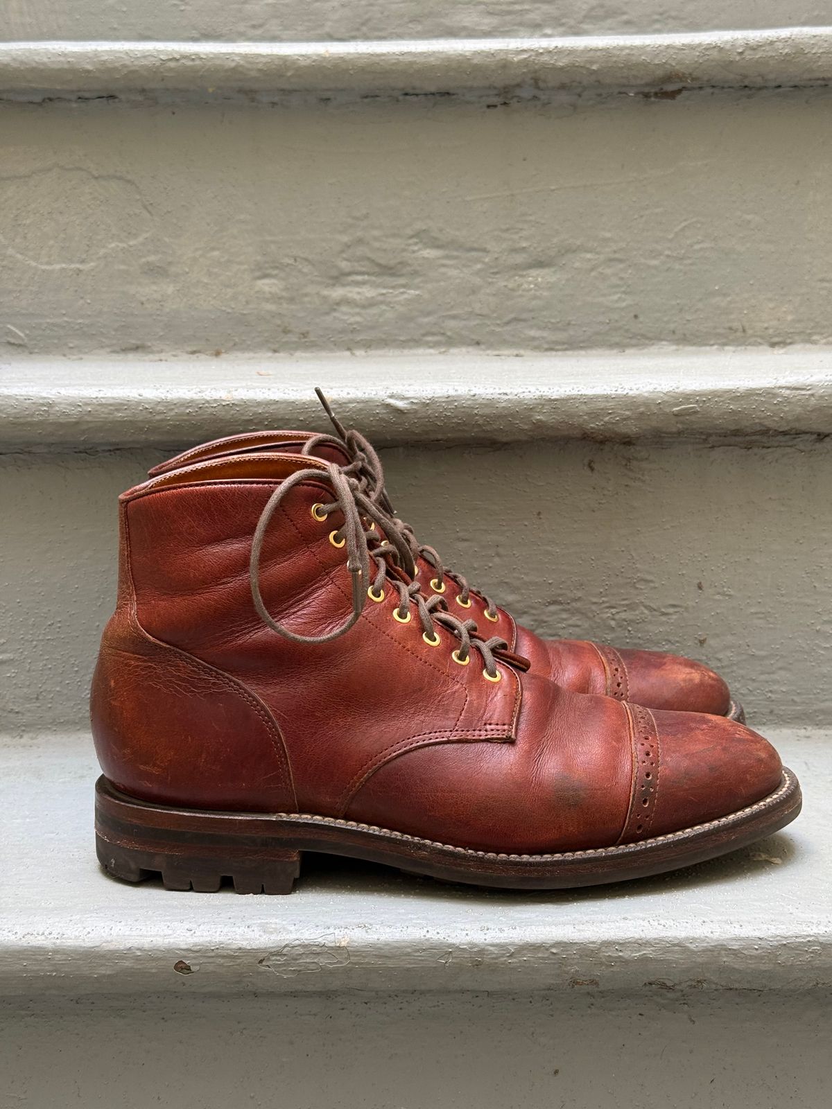 Photo by zhqan on December 5, 2024 of the Grant Stone Garrison Boot in Gallun Red Waxed Deer.