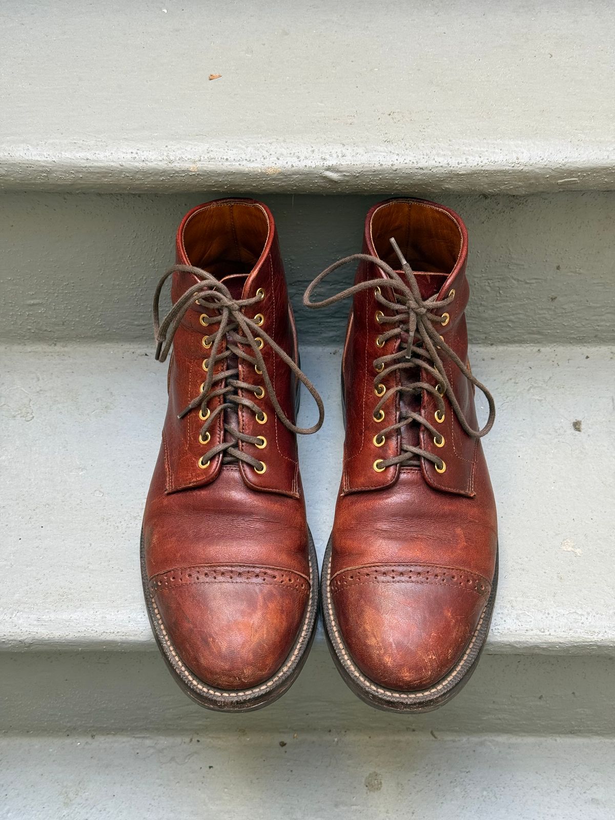 Photo by zhqan on December 5, 2024 of the Grant Stone Garrison Boot in Gallun Red Waxed Deer.