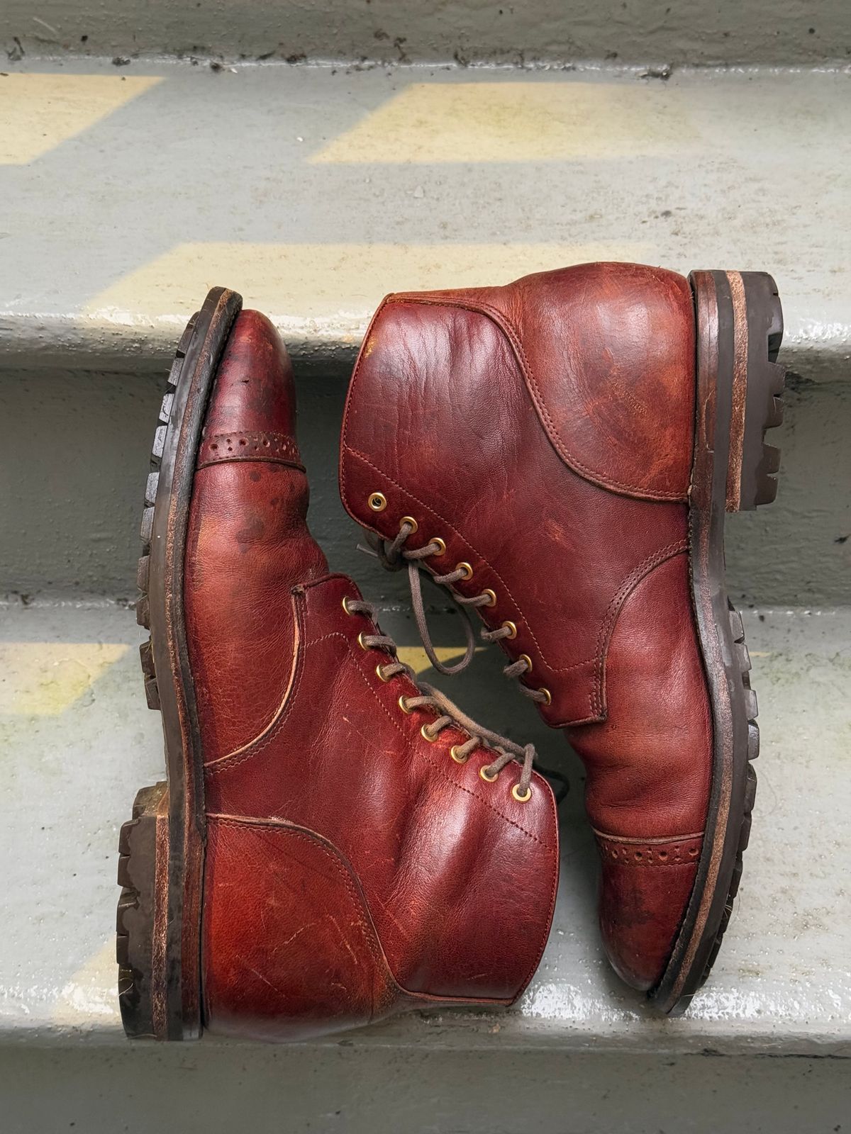 Photo by zhqan on February 5, 2025 of the Grant Stone Garrison Boot in Gallun Red Waxed Deer.