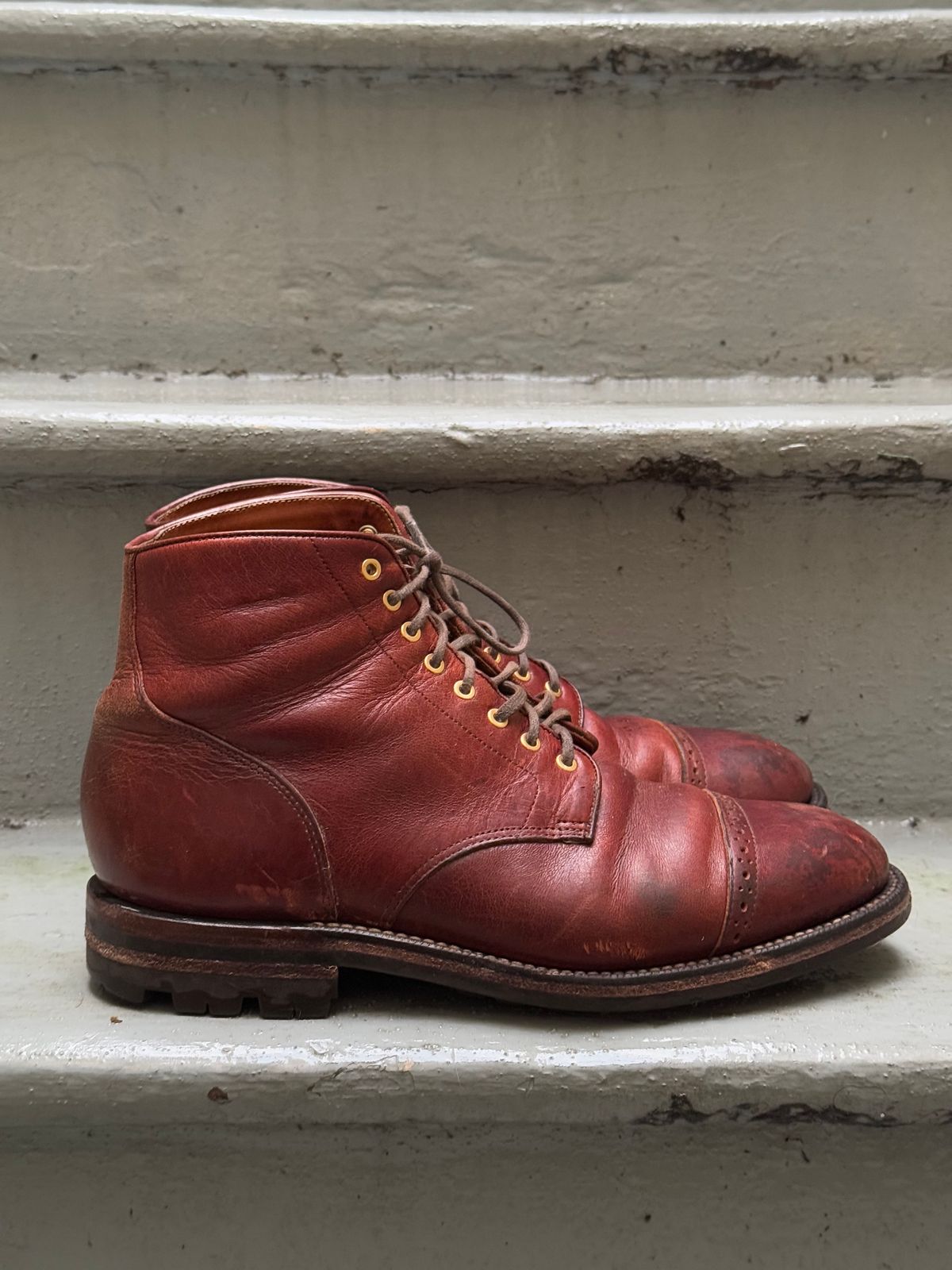 Photo by zhqan on February 5, 2025 of the Grant Stone Garrison Boot in Gallun Red Waxed Deer.