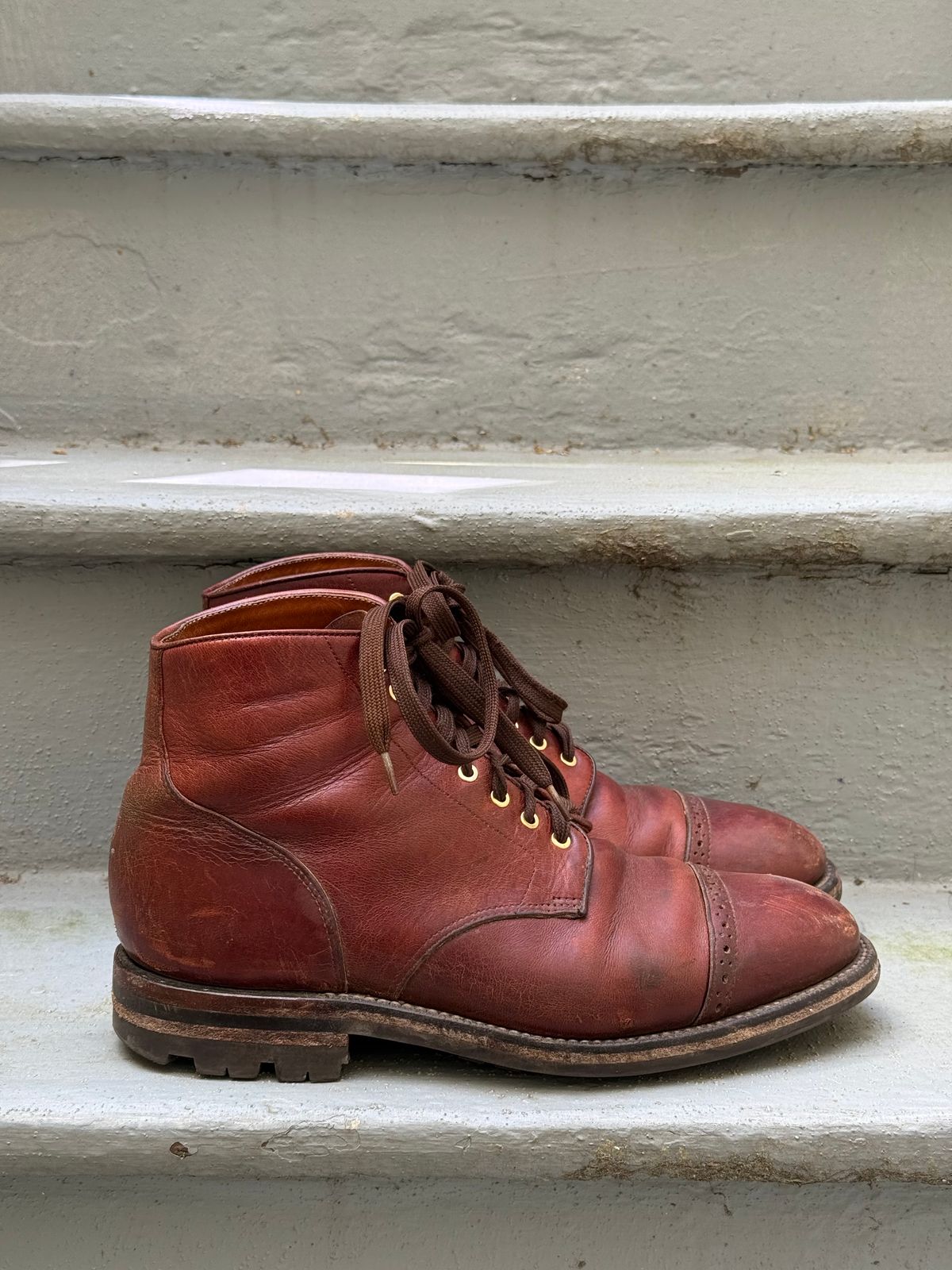 Photo by zhqan on April 5, 2025 of the Grant Stone Garrison Boot in Gallun Red Waxed Deer.