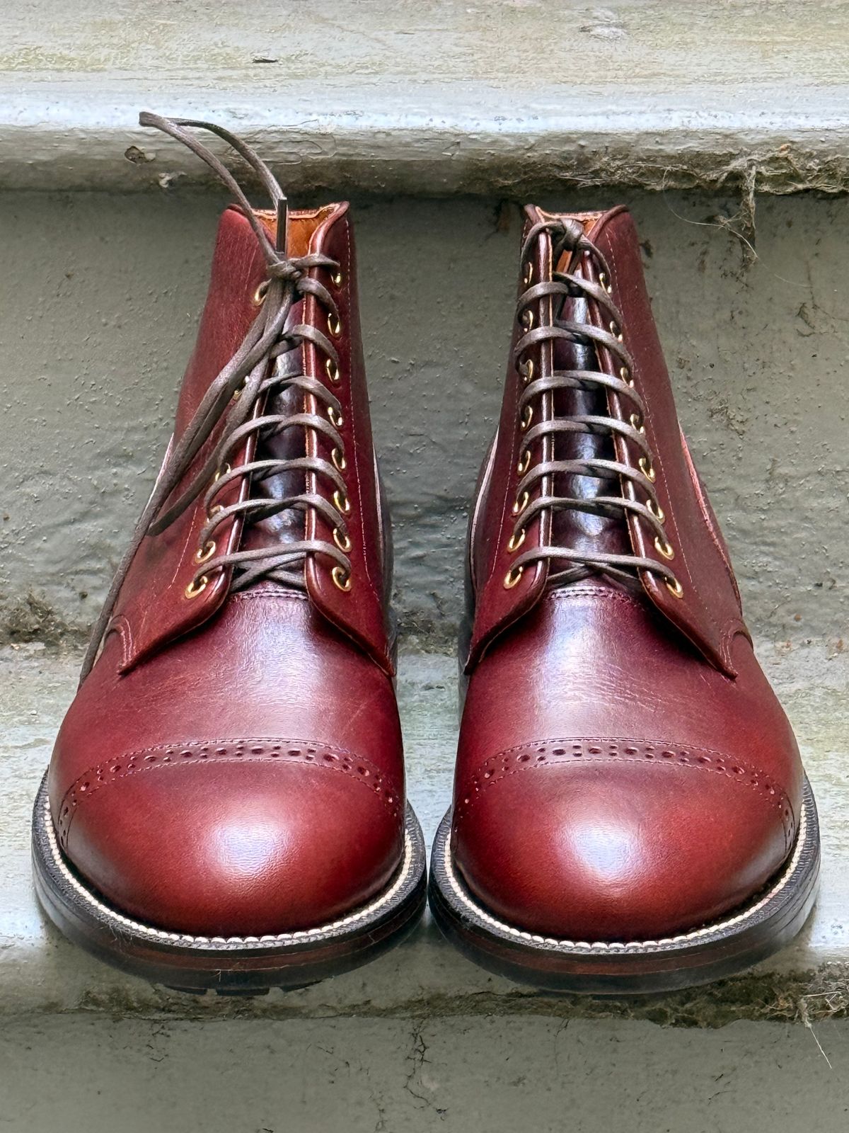 Photo by zhqan on October 5, 2024 of the Grant Stone Garrison Boot in Gallun Red Waxed Deer.