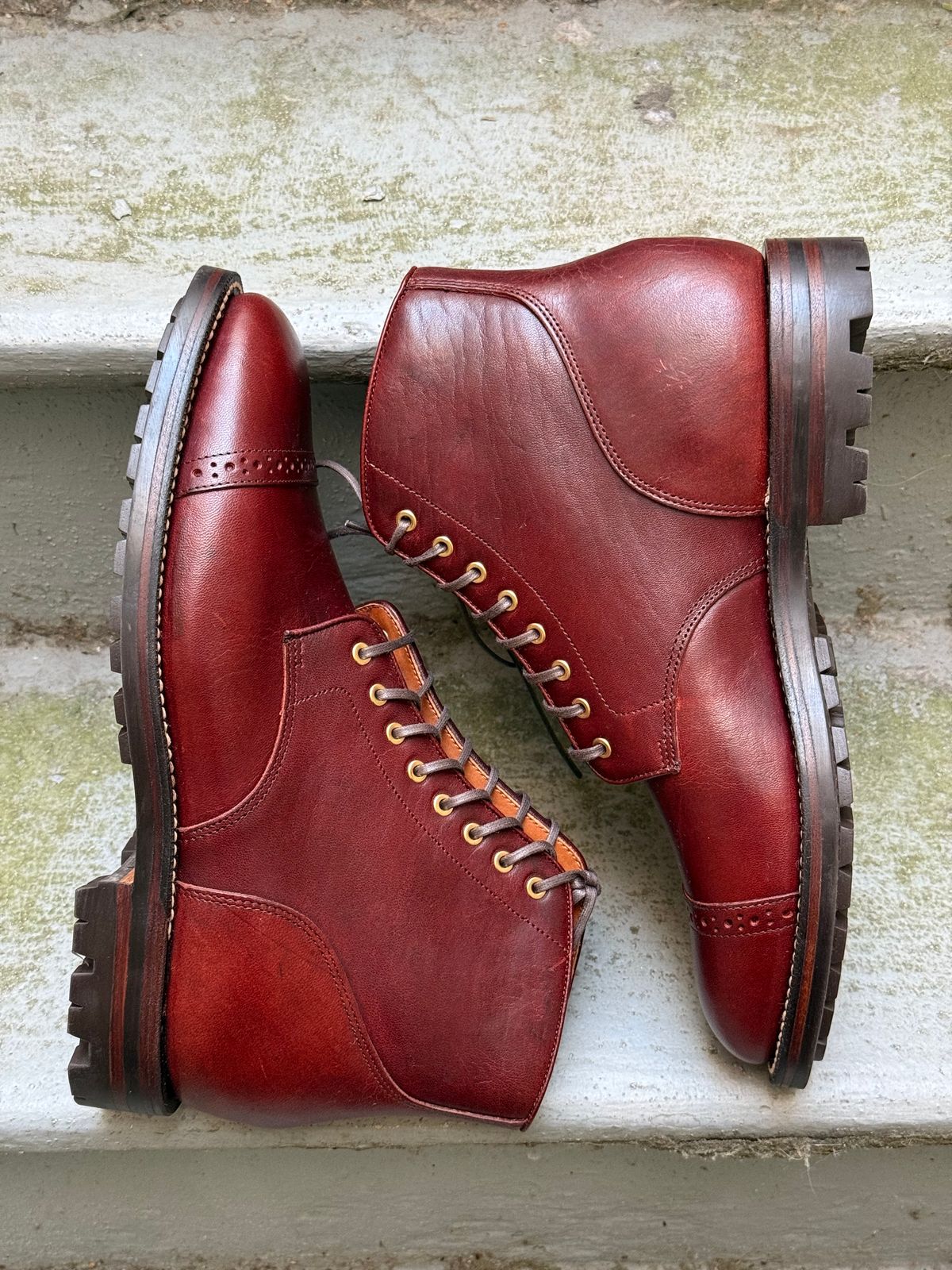 Photo by zhqan on October 5, 2024 of the Grant Stone Garrison Boot in Gallun Red Waxed Deer.