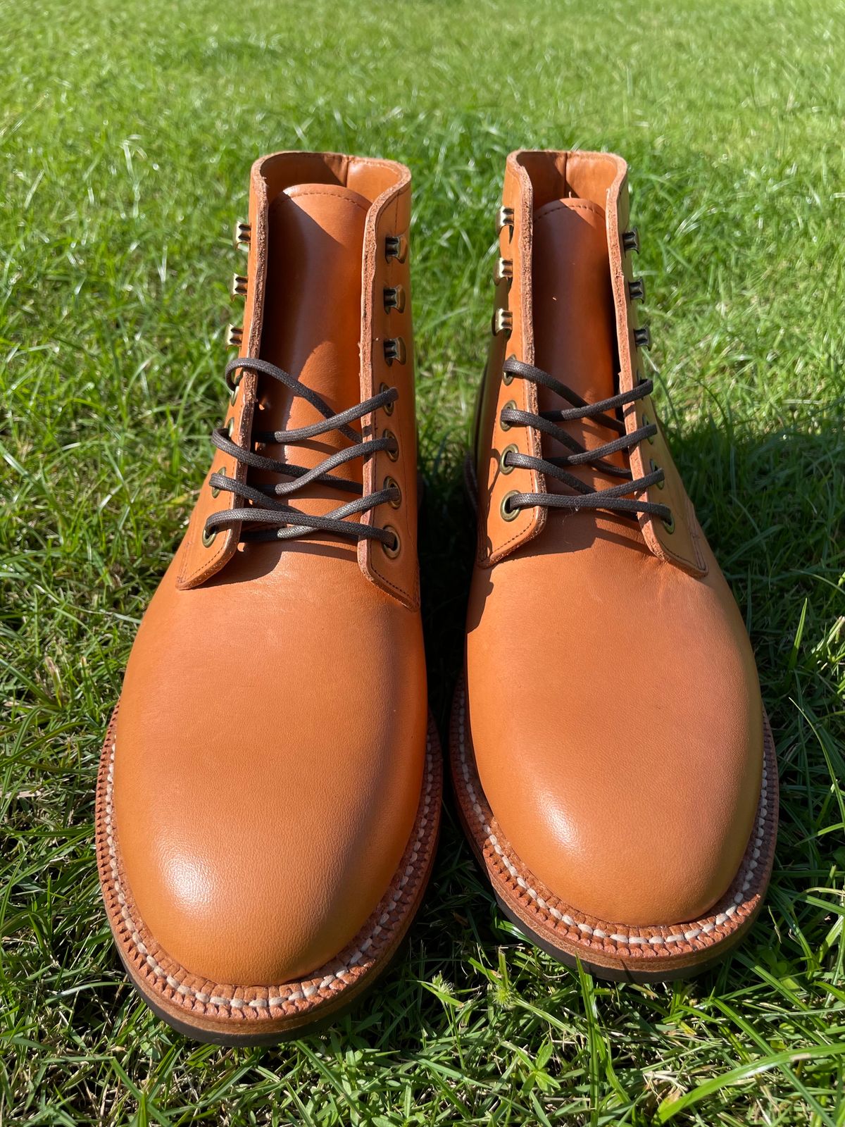 Photo by andrewclau on October 1, 2023 of the Grant Stone Diesel Boot in Horween Tan Essex.