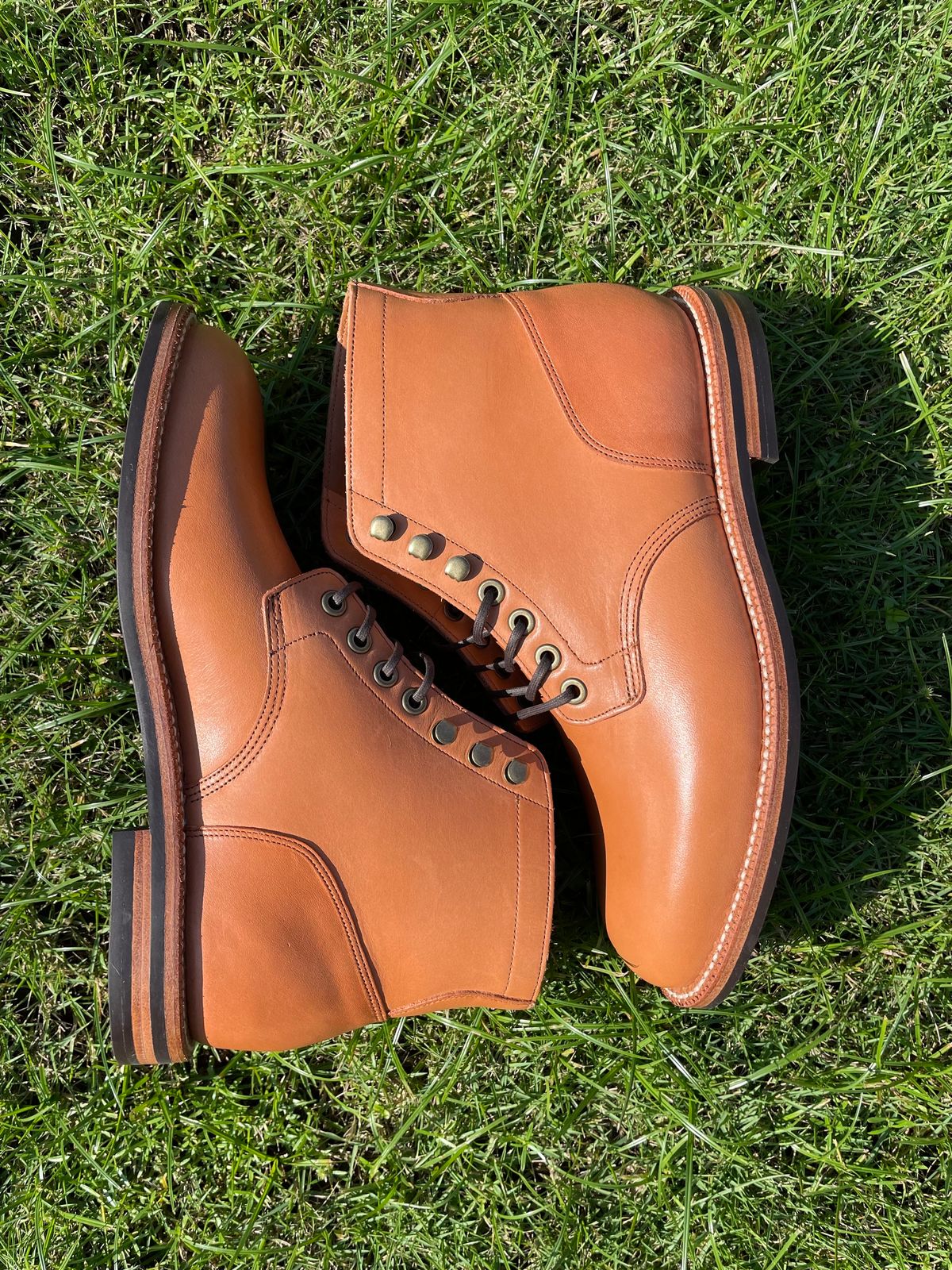 Photo by andrewclau on October 1, 2023 of the Grant Stone Diesel Boot in Horween Tan Essex.