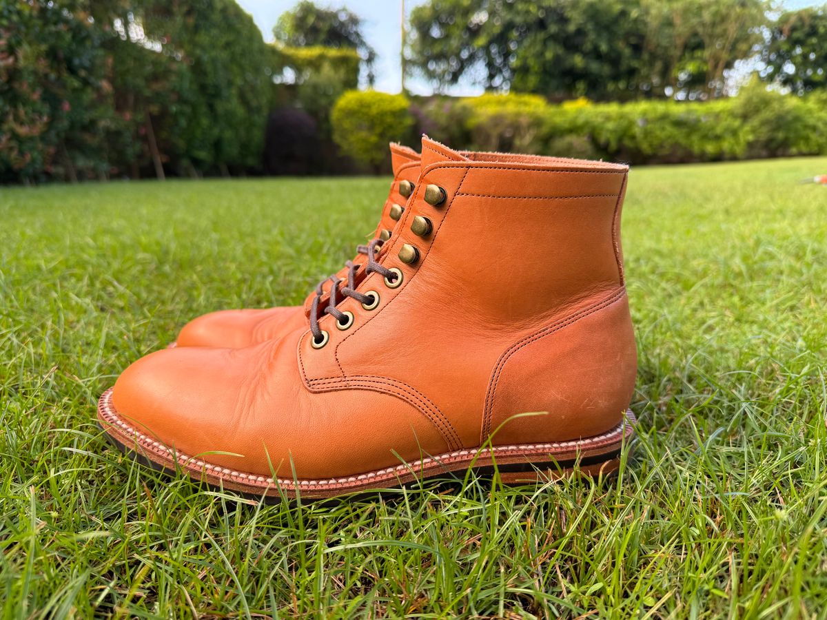 Photo by andrewclau on November 5, 2023 of the Grant Stone Diesel Boot in Horween Tan Essex.