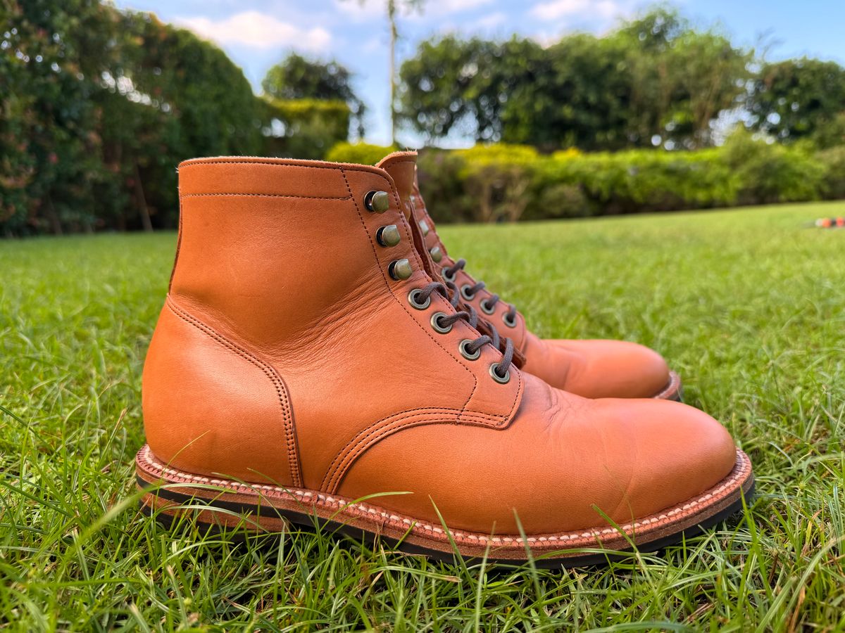 Photo by andrewclau on November 5, 2023 of the Grant Stone Diesel Boot in Horween Tan Essex.
