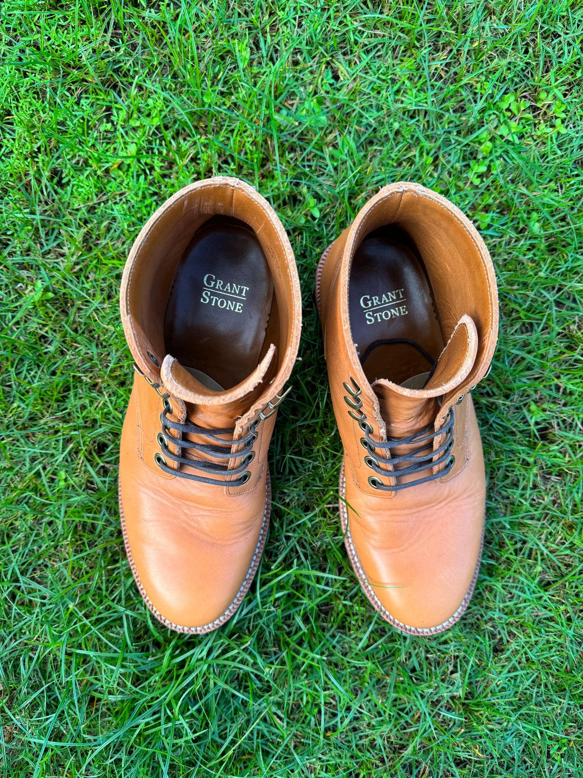 Photo by andrewclau on November 5, 2023 of the Grant Stone Diesel Boot in Horween Tan Essex.