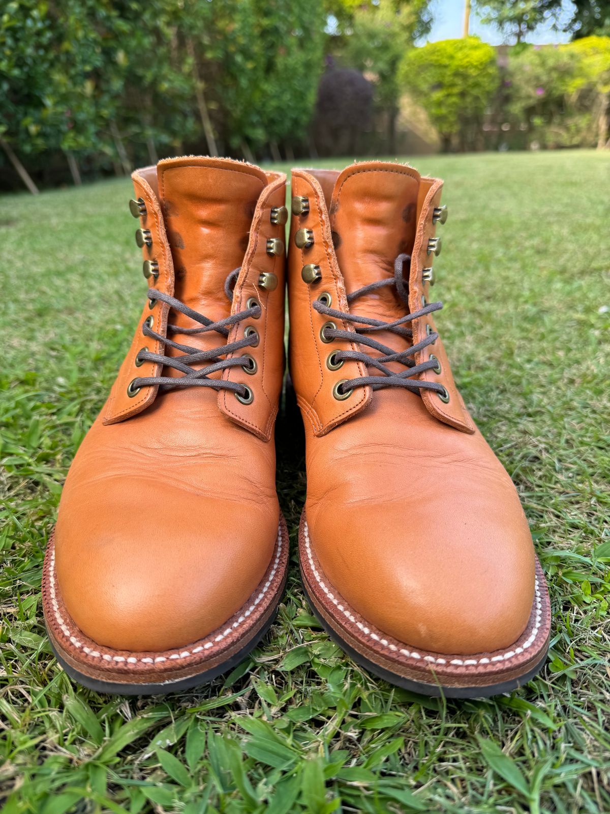 Photo by andrewclau on December 5, 2023 of the Grant Stone Diesel Boot in Horween Tan Essex.