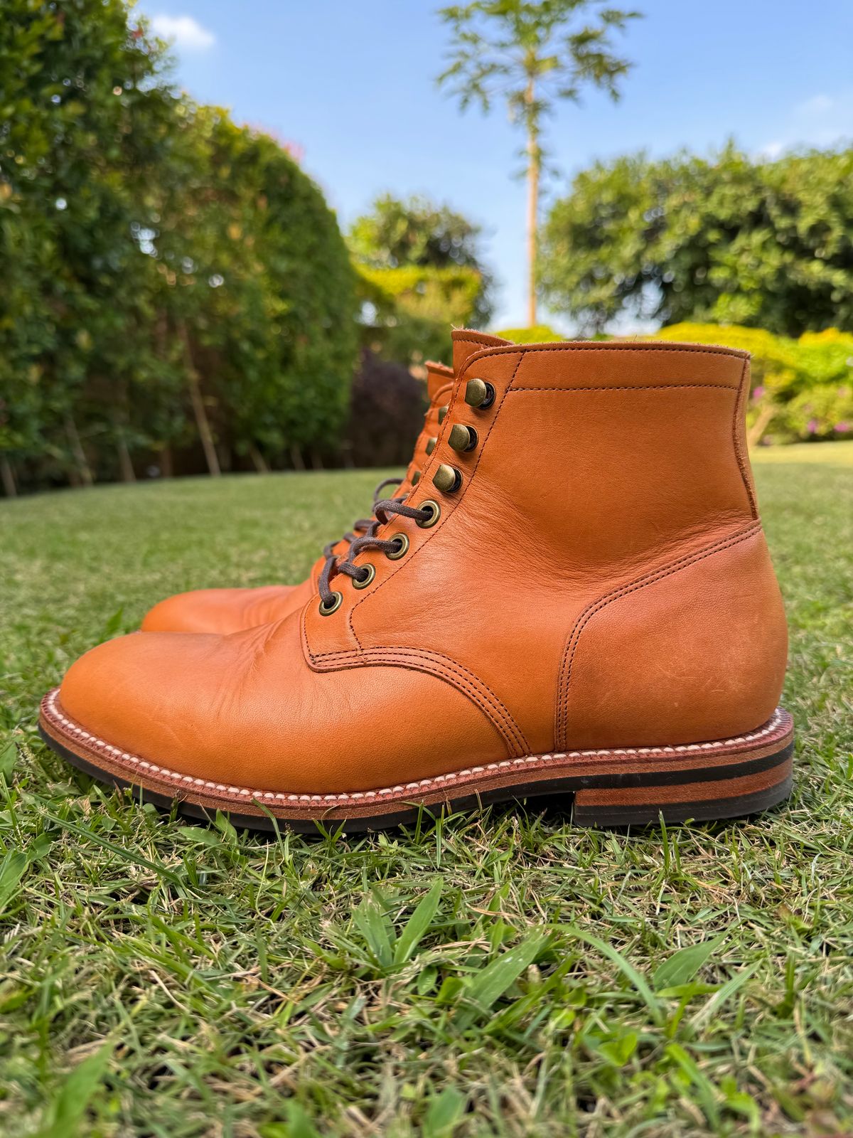 Photo by andrewclau on December 5, 2023 of the Grant Stone Diesel Boot in Horween Tan Essex.