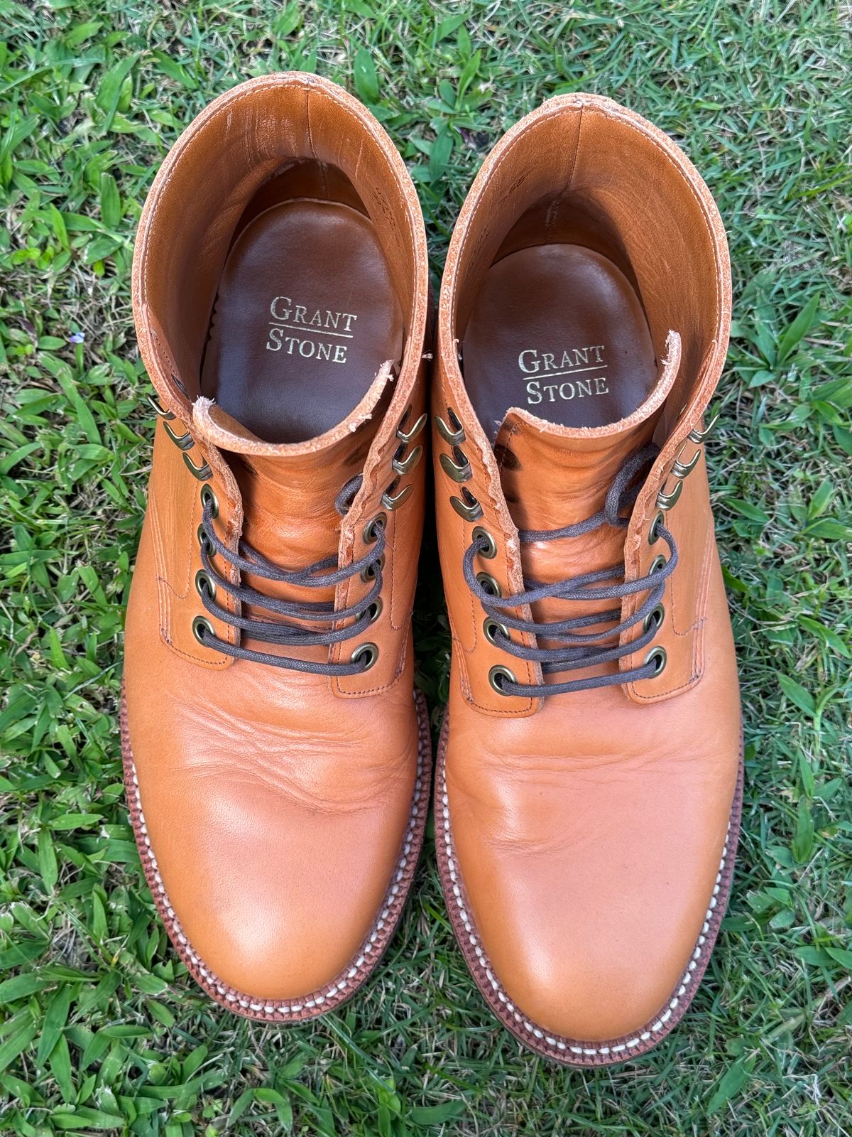 Photo by andrewclau on December 5, 2023 of the Grant Stone Diesel Boot in Horween Tan Essex.