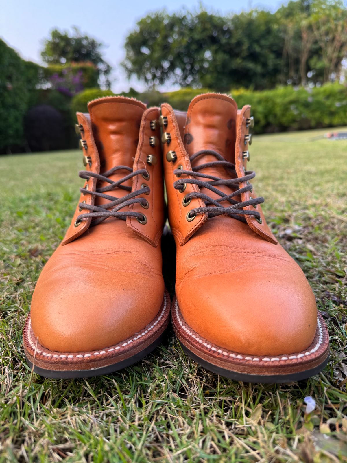 Photo by andrewclau on January 1, 2024 of the Grant Stone Diesel Boot in Horween Tan Essex.