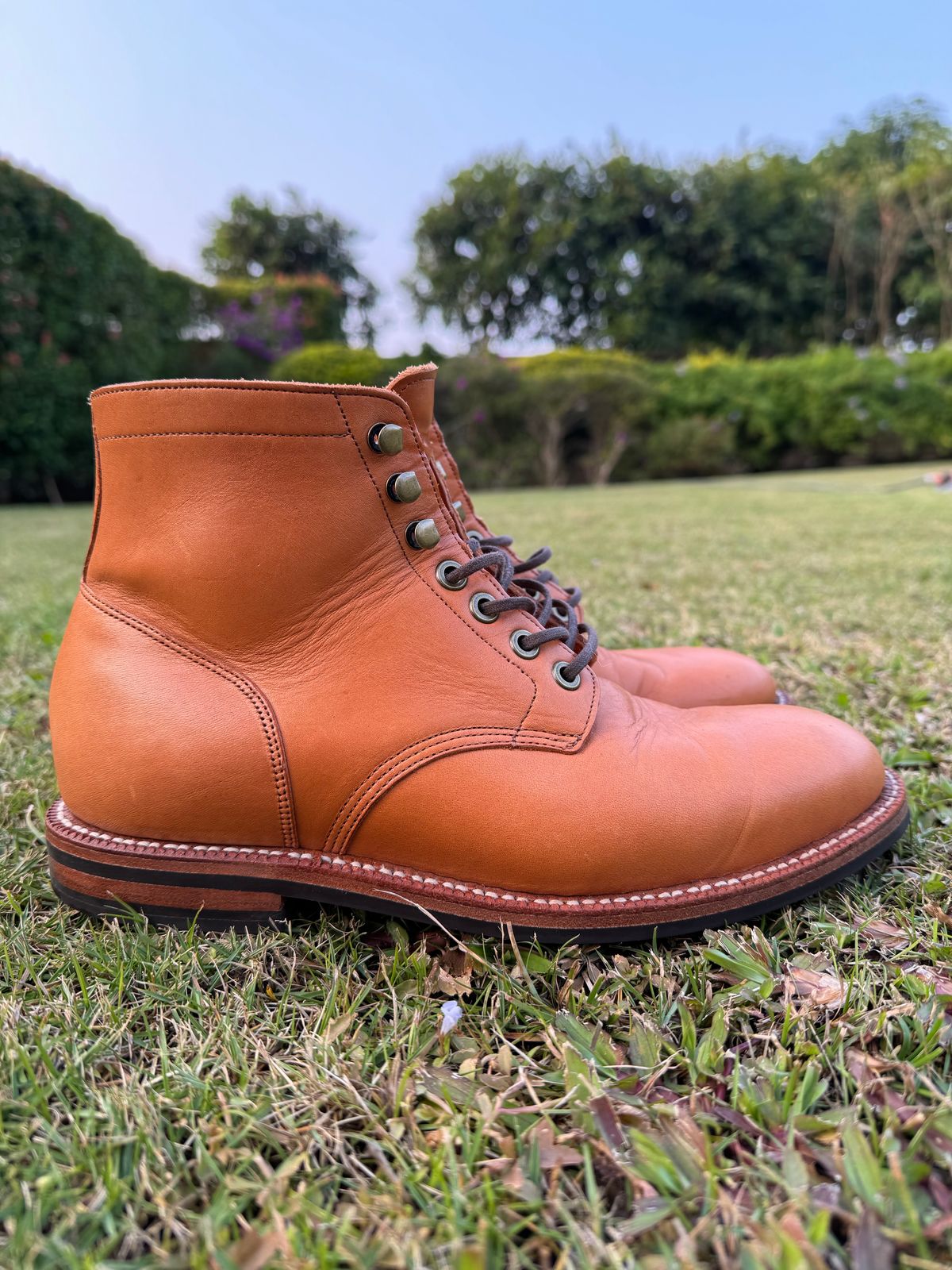 Photo by andrewclau on January 1, 2024 of the Grant Stone Diesel Boot in Horween Tan Essex.
