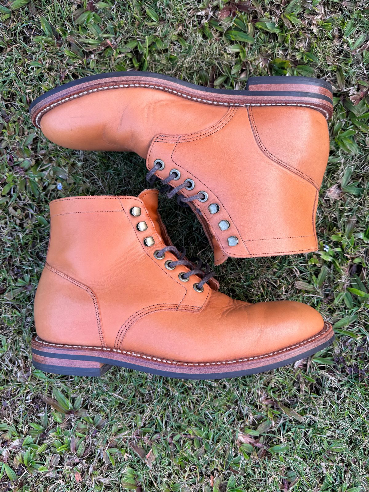 Photo by andrewclau on January 1, 2024 of the Grant Stone Diesel Boot in Horween Tan Essex.
