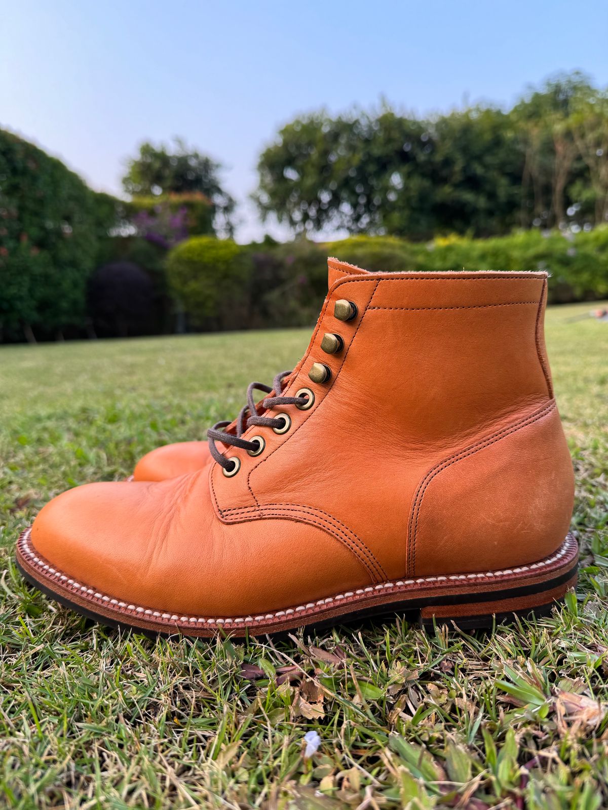 Photo by andrewclau on January 1, 2024 of the Grant Stone Diesel Boot in Horween Tan Essex.