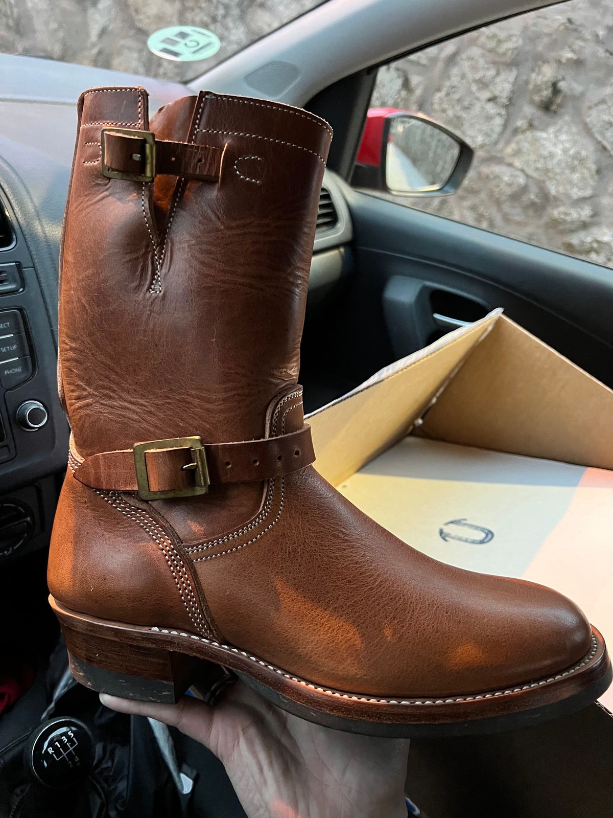 Photo by Spaniarddh on November 8, 2023 of the Unsung U 22-2 Engineer Boot in Horween Natural Dublin.