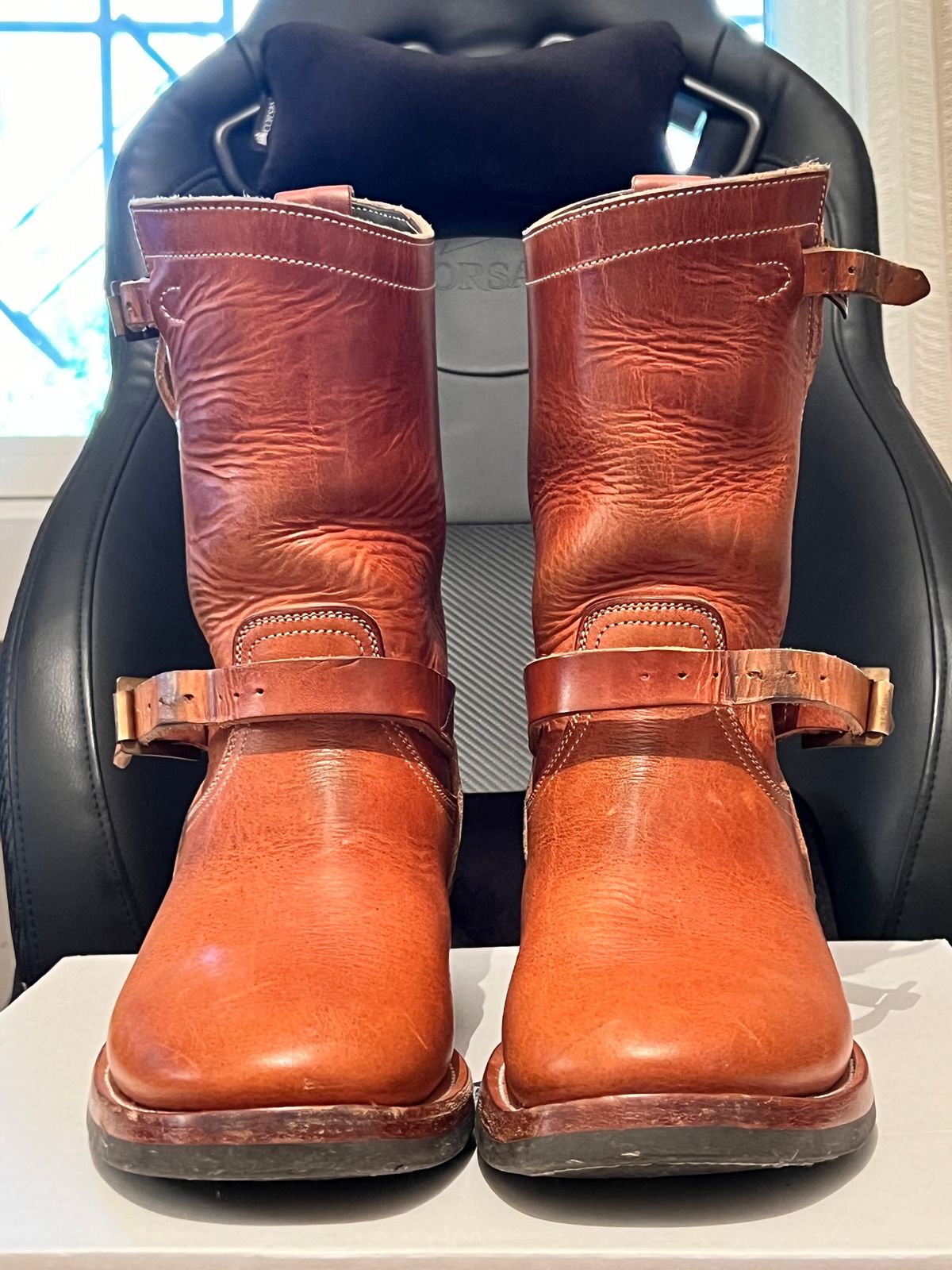 Photo by Spaniarddh on January 5, 2024 of the Unsung U 22-2 Engineer Boot in Horween Natural Dublin.