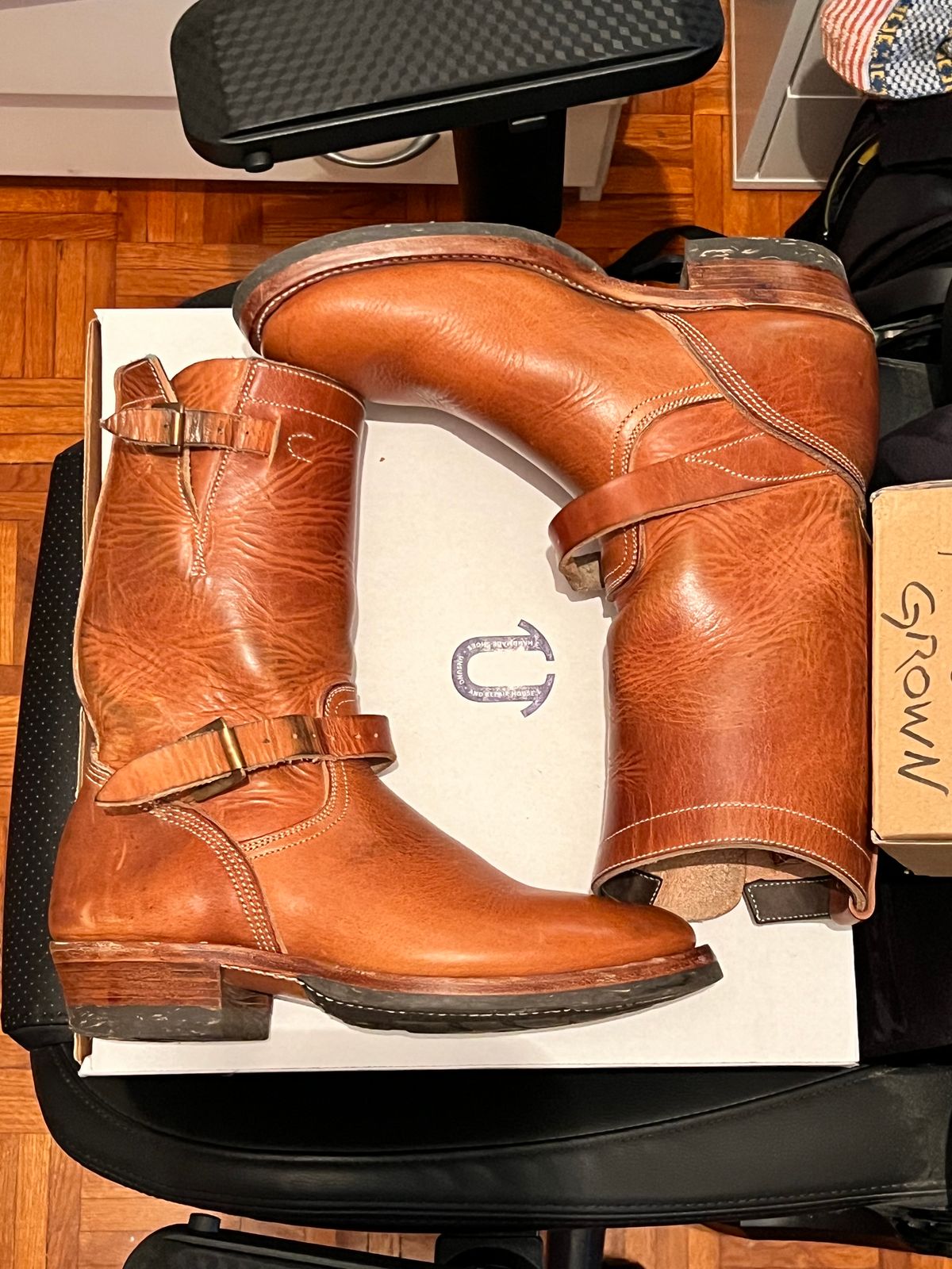 Photo by Spaniarddh on January 5, 2024 of the Unsung U 22-2 Engineer Boot in Horween Natural Dublin.