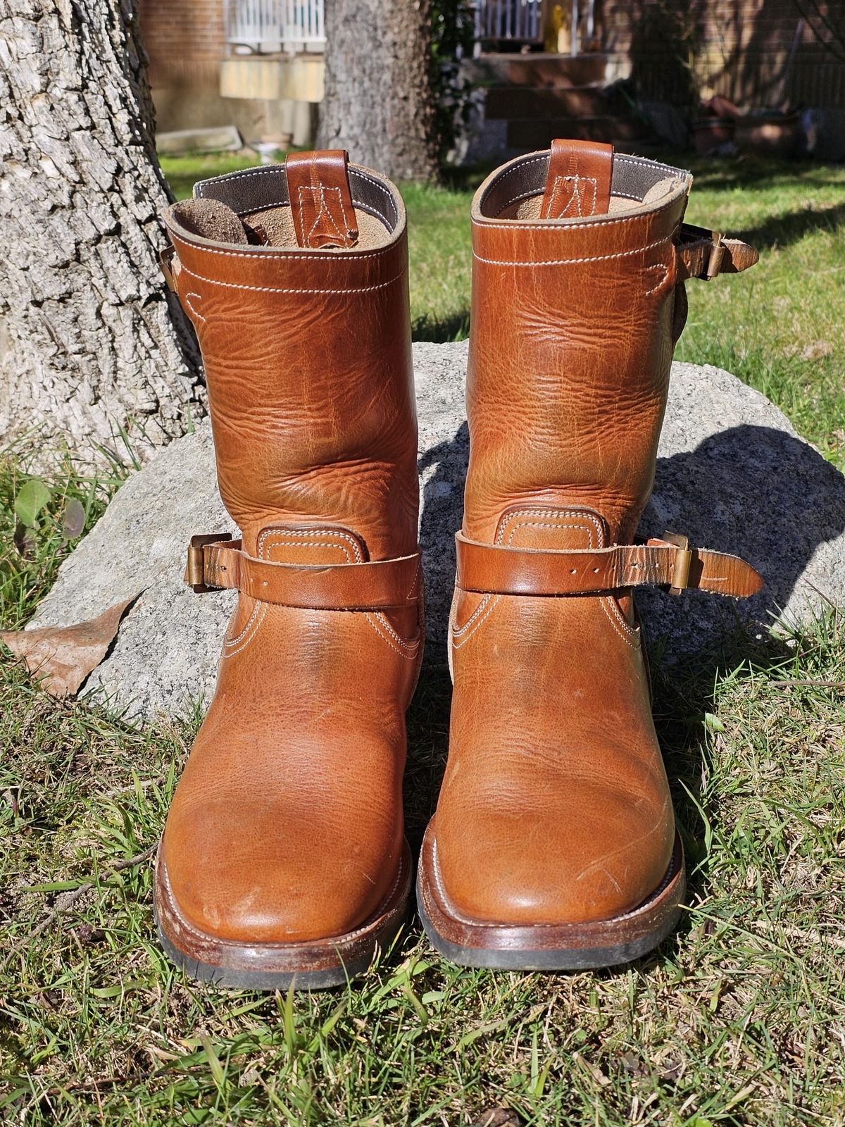 Photo by Spaniarddh on February 4, 2024 of the Unsung U 22-2 Engineer Boot in Horween Natural Dublin.