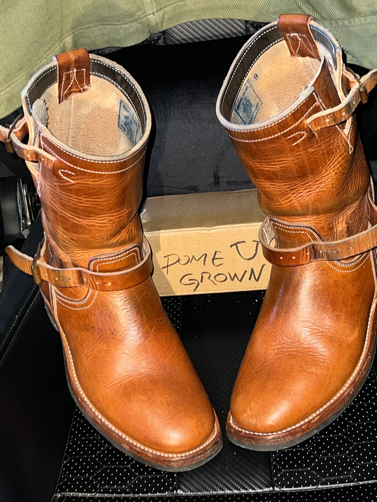 Photo by Spaniarddh on March 5, 2024 of the Unsung U 22-2 Engineer Boot in Horween Natural Dublin.