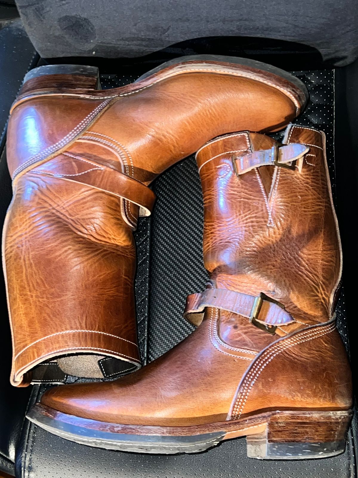 Photo by Spaniarddh on March 5, 2024 of the Unsung U 22-2 Engineer Boot in Horween Natural Dublin.