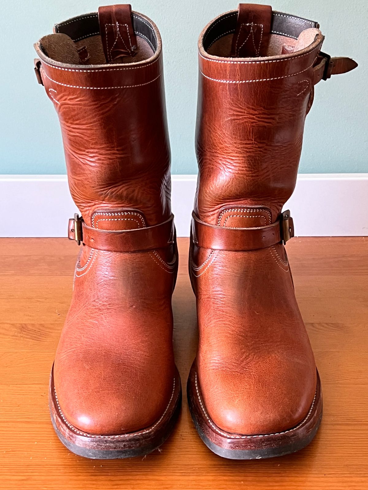 Photo by Spaniarddh on April 3, 2024 of the Unsung U 22-2 Engineer Boot in Horween Natural Dublin.