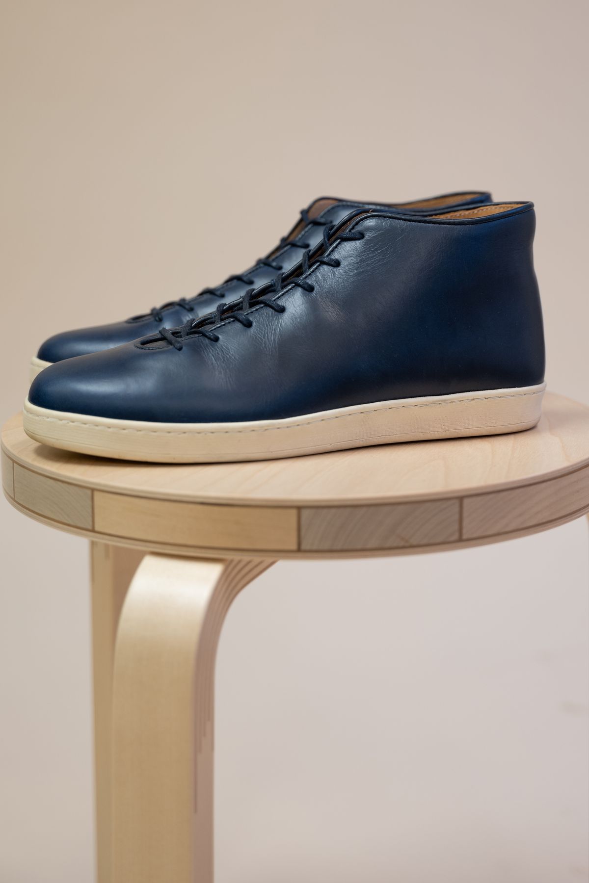 Photo by BenCrownNorthampton on November 2, 2023 of the Crown Northampton Everdon in Horween Ink Cavalier.