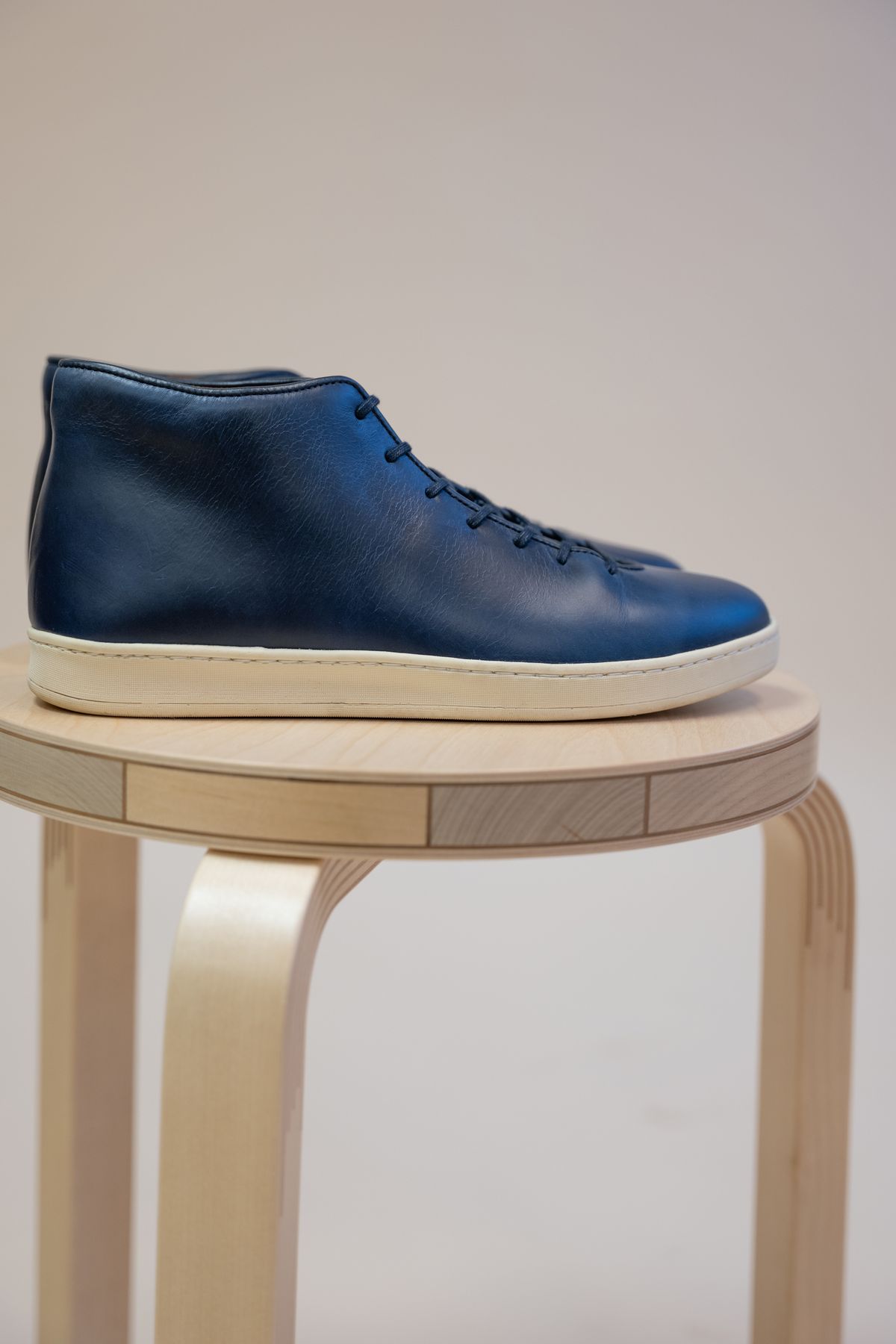 Photo by BenCrownNorthampton on November 2, 2023 of the Crown Northampton Everdon in Horween Ink Cavalier.