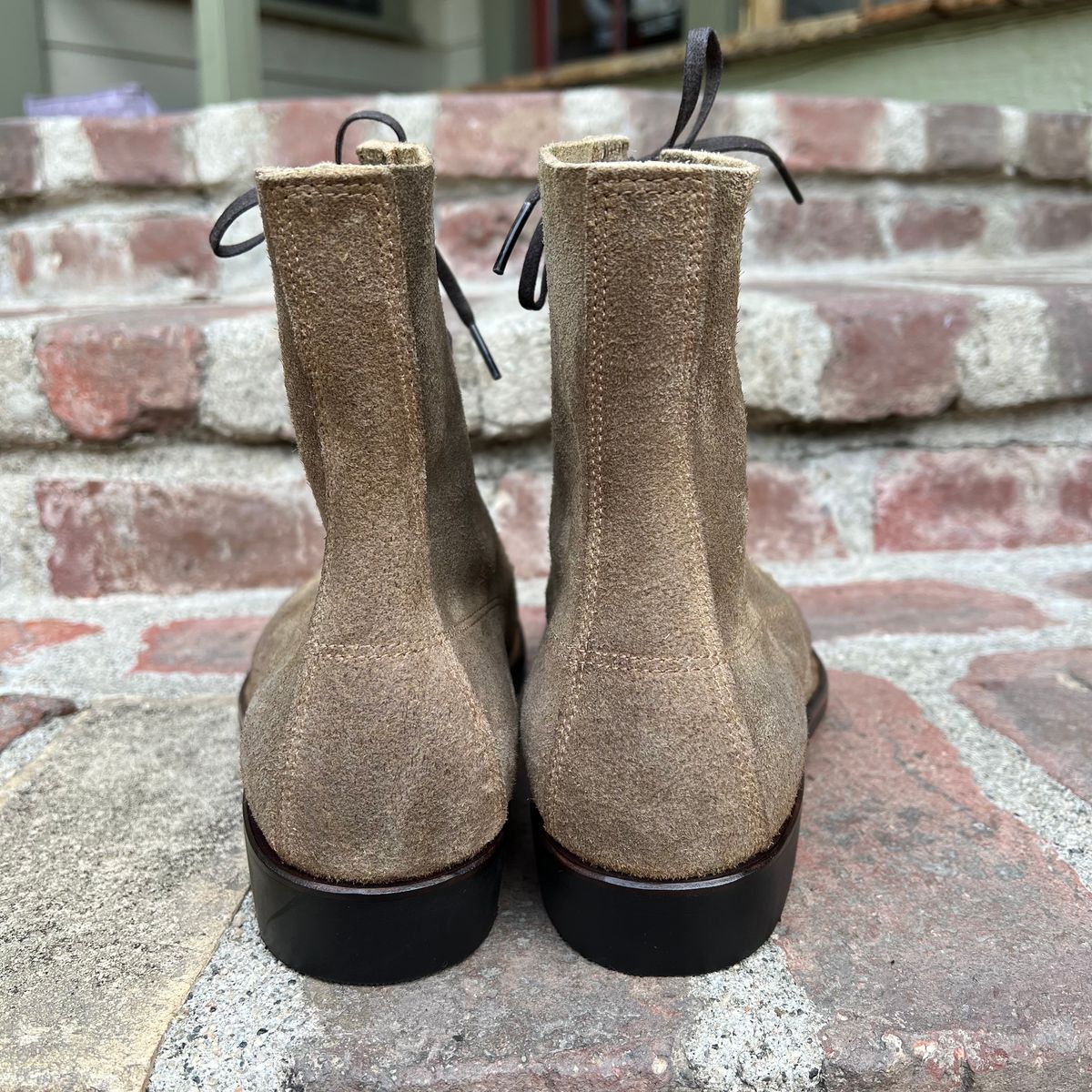 Photo by robyn on October 1, 2023 of the NF Bootmaker Belmont Boot in C.F. Stead Milkshake Desert Oasis Waxed Suede.