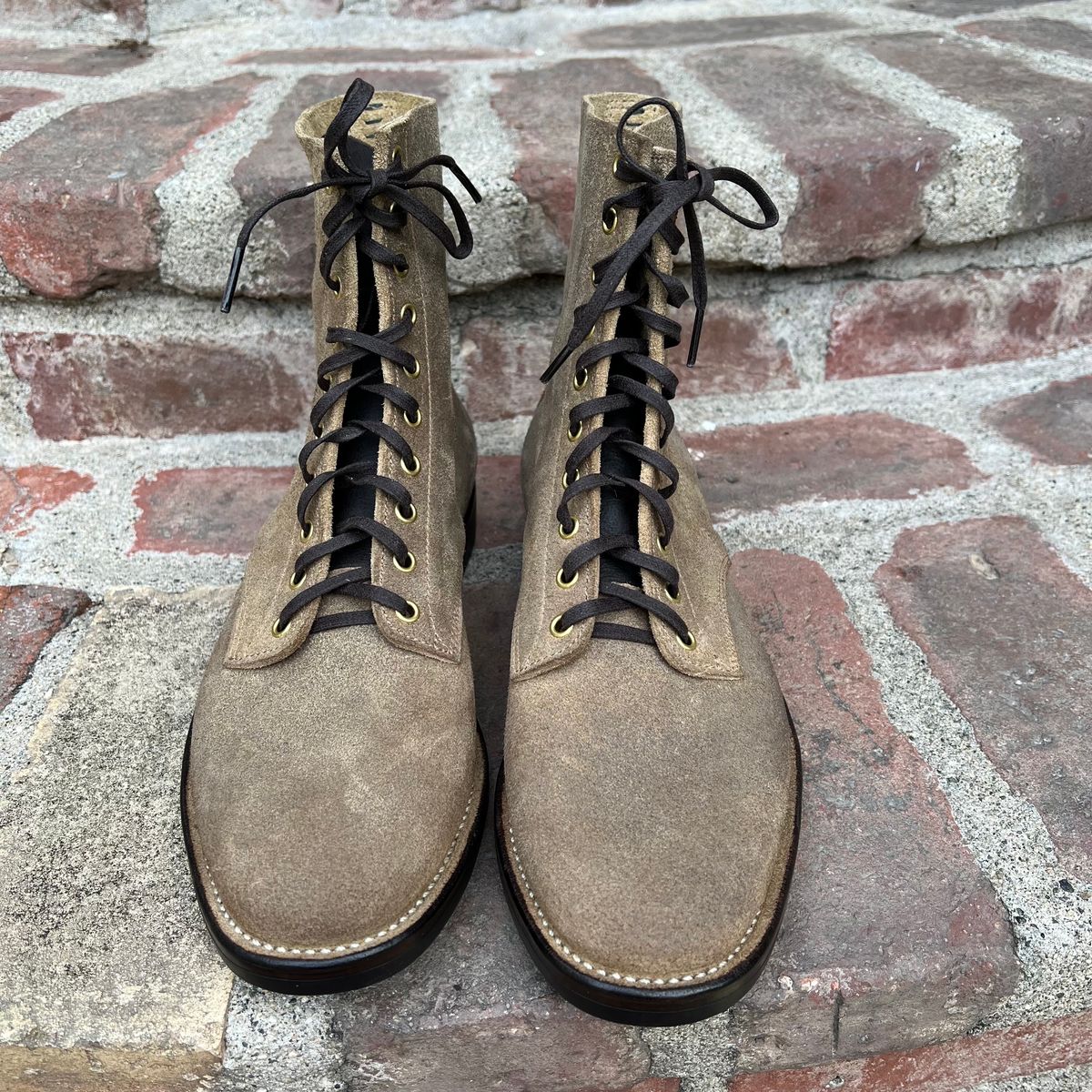 Photo by robyn on October 1, 2023 of the NF Bootmaker Belmont Boot in C.F. Stead Milkshake Desert Oasis Waxed Suede.