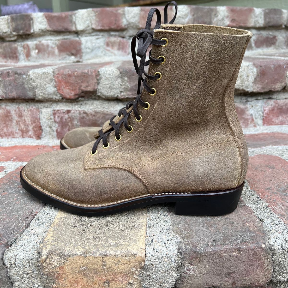 Photo by robyn on October 1, 2023 of the NF Bootmaker Belmont Boot in C.F. Stead Milkshake Desert Oasis Waxed Suede.