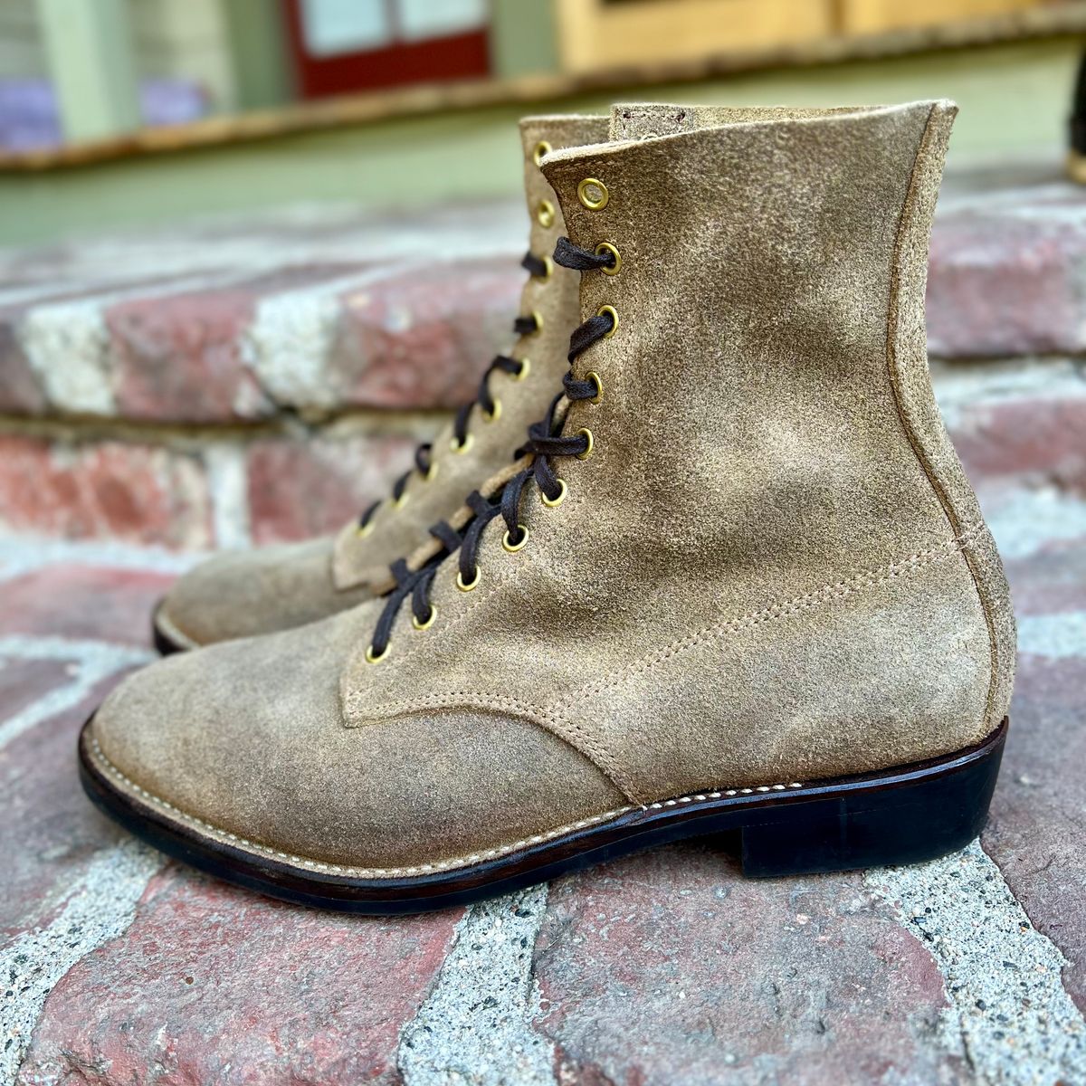 Photo by robyn on November 5, 2023 of the NF Bootmaker Belmont Boot in C.F. Stead Milkshake Desert Oasis Waxed Suede.