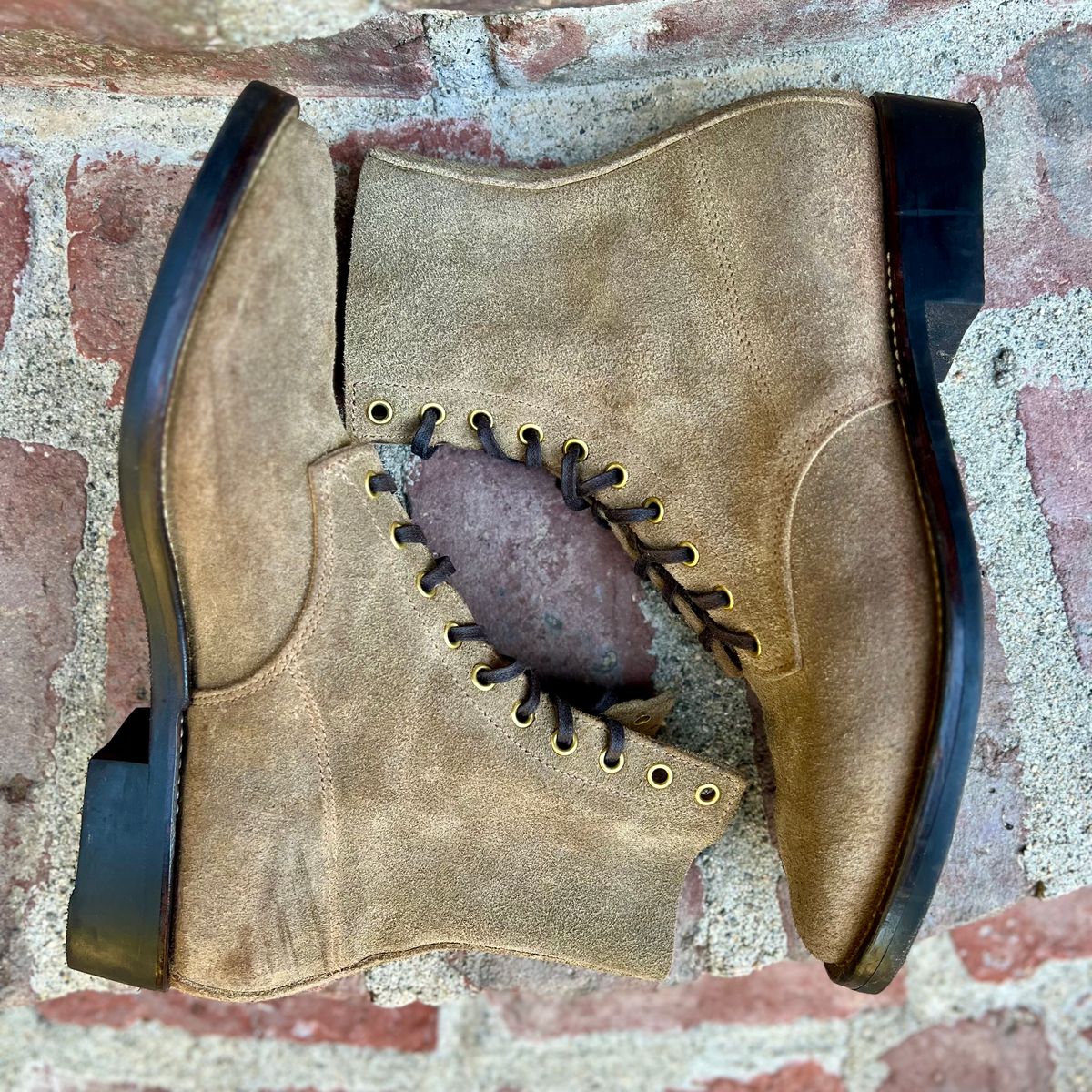 Photo by robyn on November 5, 2023 of the NF Bootmaker Belmont Boot in C.F. Stead Milkshake Desert Oasis Waxed Suede.