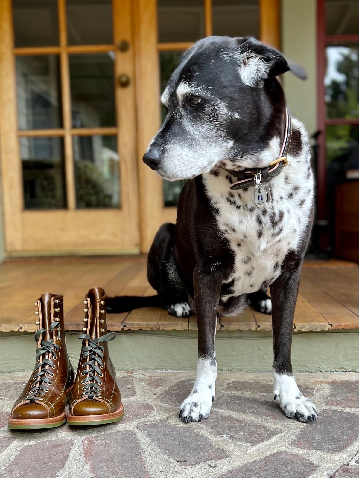 Photo by robyn on October 1, 2022 of the Flame Panda Monkey Boot in Shinki Olive Oiled Horsebutt.