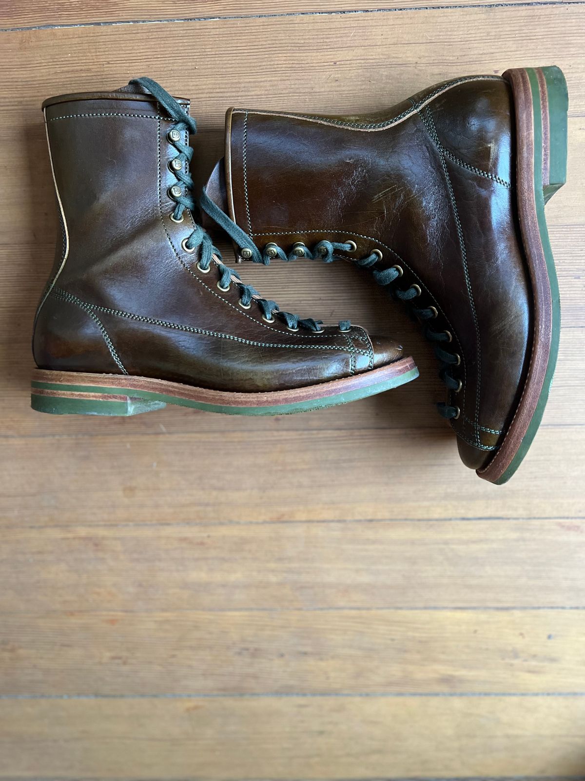 Photo by robyn on November 5, 2022 of the Flame Panda Monkey Boot in Shinki Olive Oiled Horsebutt.