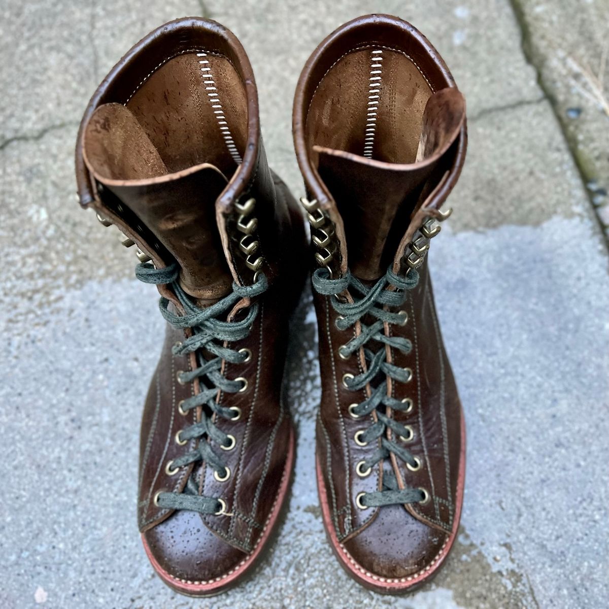 Photo by robyn on January 5, 2023 of the Flame Panda Monkey Boot in Shinki Olive Oiled Horsebutt.