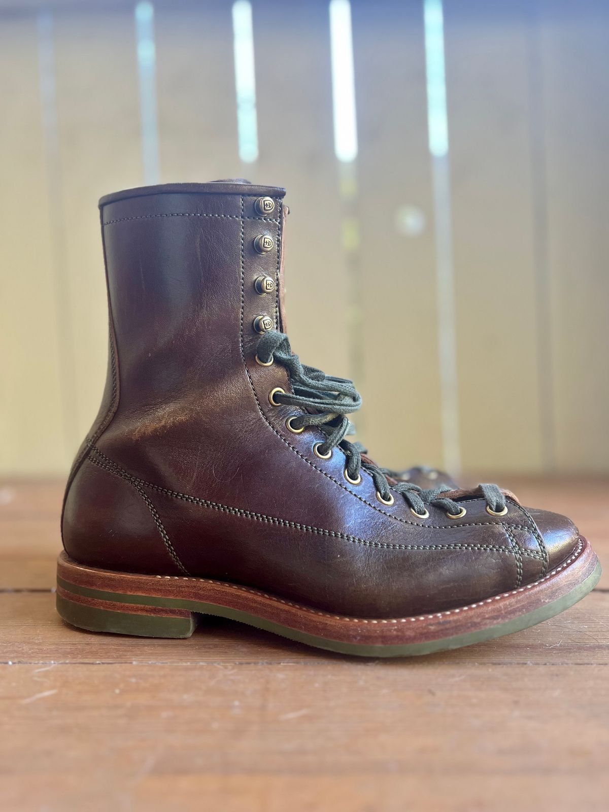 Photo by robyn on February 1, 2023 of the Flame Panda Monkey Boot in Shinki Olive Oiled Horsebutt.