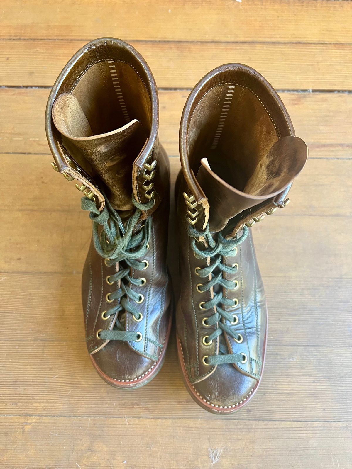 Photo by robyn on February 1, 2023 of the Flame Panda Monkey Boot in Shinki Olive Oiled Horsebutt.