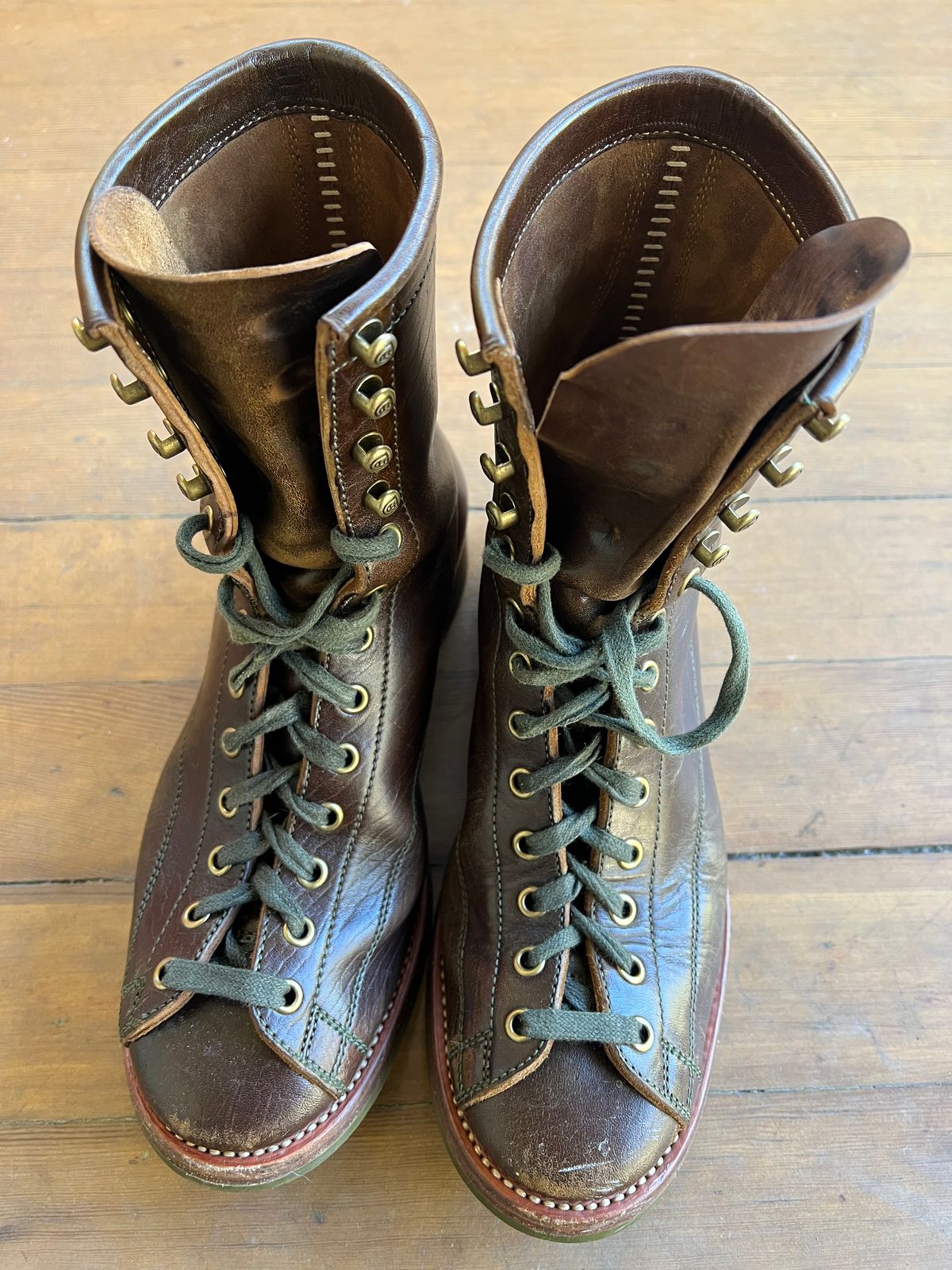 Photo by robyn on March 4, 2023 of the Flame Panda Monkey Boot in Shinki Olive Oiled Horsebutt.