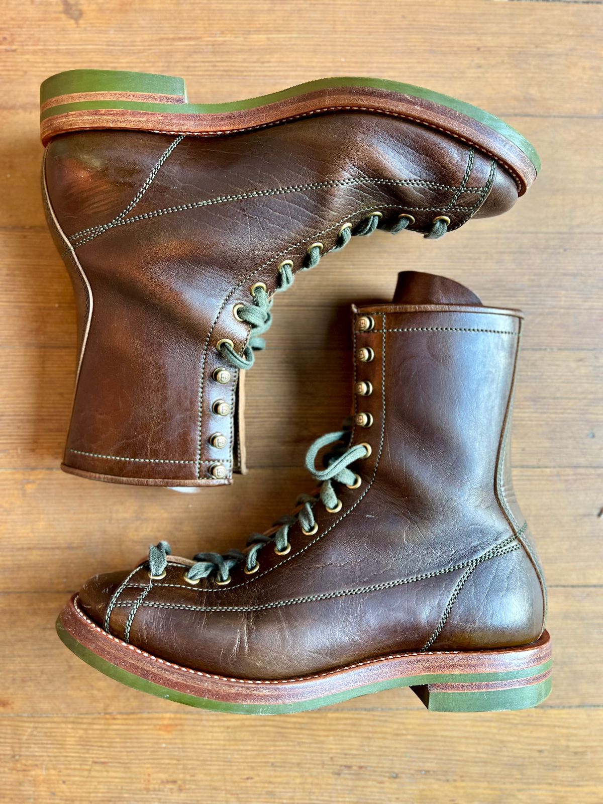 Photo by robyn on April 5, 2023 of the Flame Panda Monkey Boot in Shinki Olive Oiled Horsebutt.