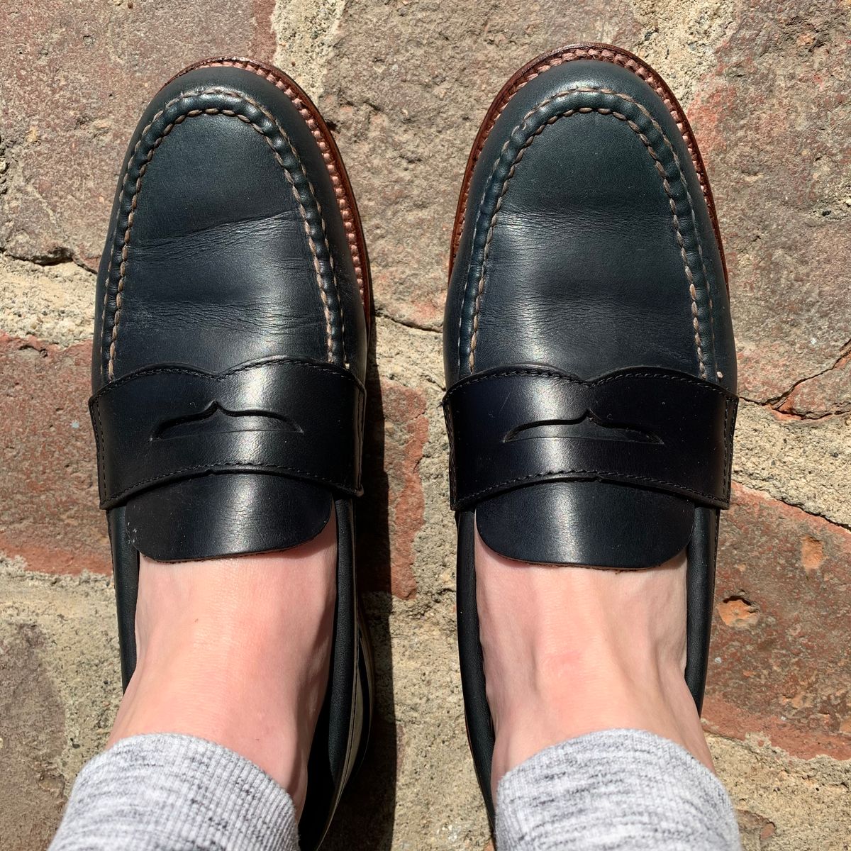 Photo by robyn on April 24, 2021 of the Alden Leisure Handsewn Penny Loafer in Horween Navy Chromexcel.