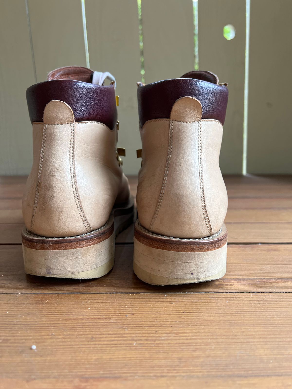 Photo by robyn on October 1, 2022 of the Sagara Trailmaster in Indonesian Natural Veg Tan.