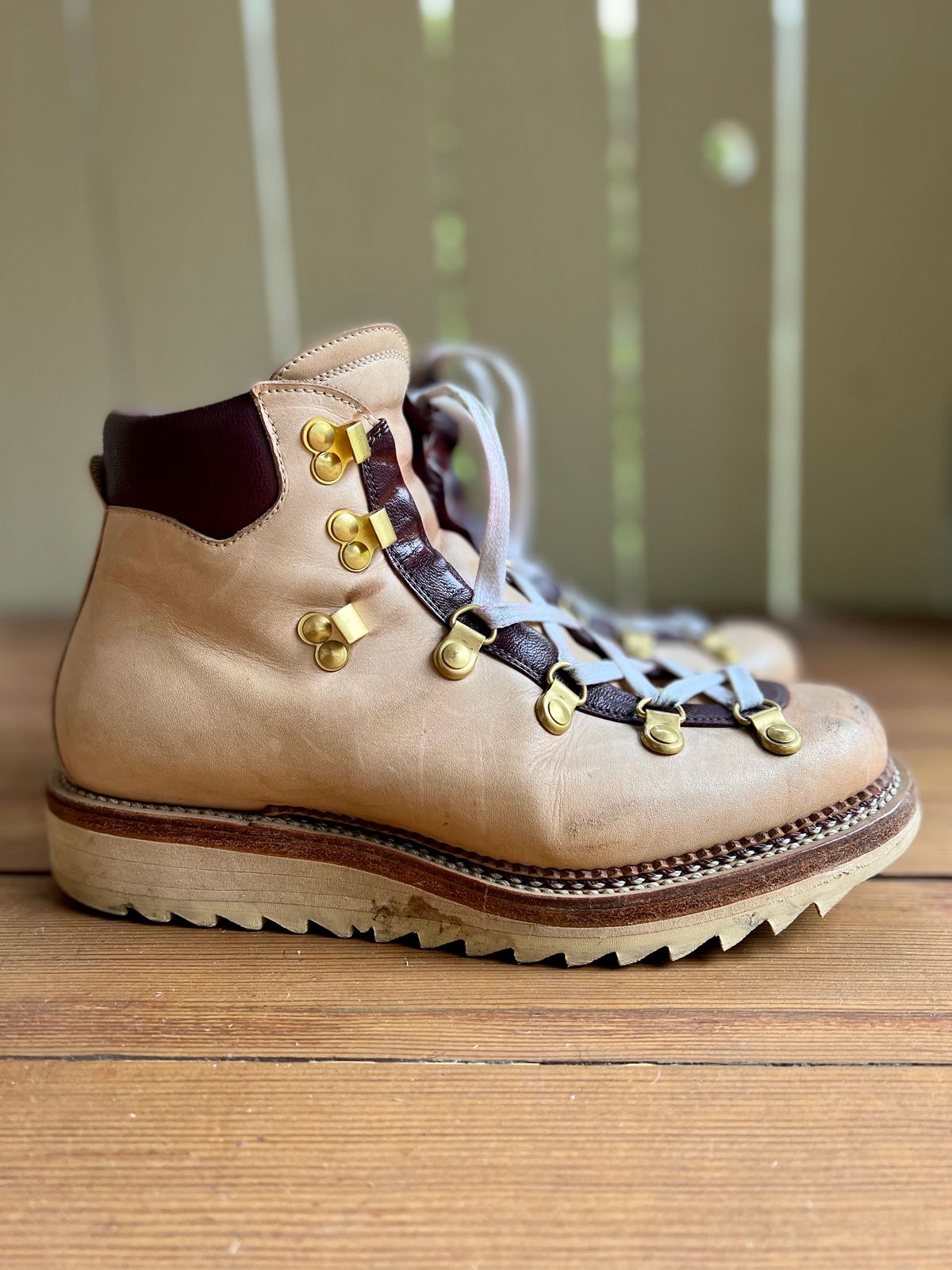 Photo by robyn on October 1, 2022 of the Sagara Trailmaster in Indonesian Natural Veg Tan.