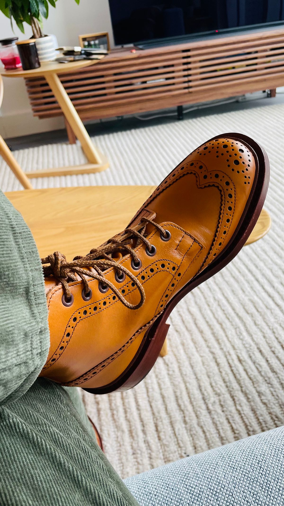 Photo by rarecheescake on May 8, 2023 of the Tricker's Stow Country Boot in Acorn Antique.