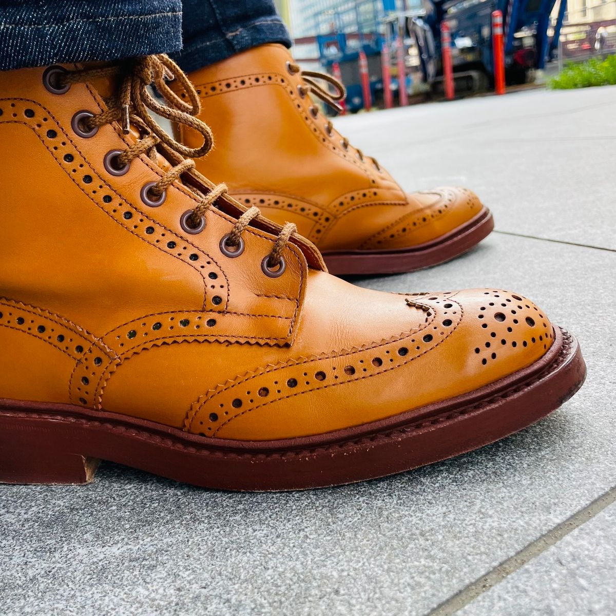 Photo by rarecheescake on August 2, 2023 of the Tricker's Stow Country Boot in Acorn Antique.