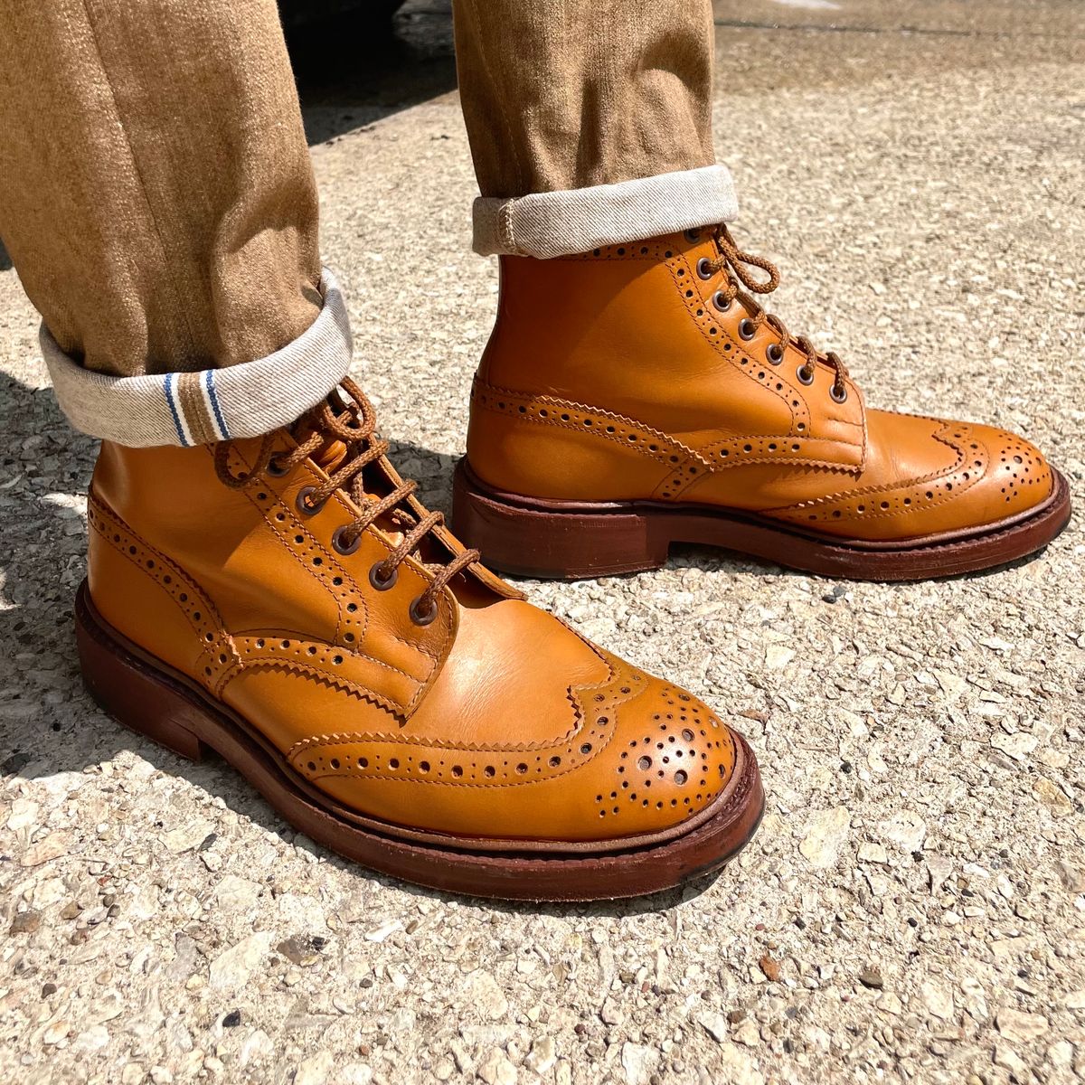 Photo by rarecheescake on August 21, 2024 of the Tricker's Stow Country Boot in Acorn Antique.