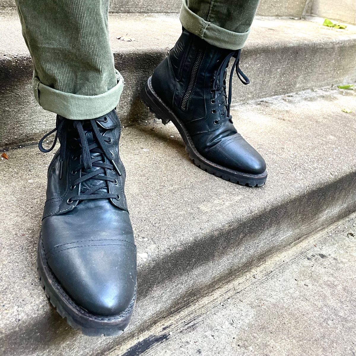 Photo by rarecheescake on November 4, 2023 of the Thursday Casa Moto in Black Full Grain.