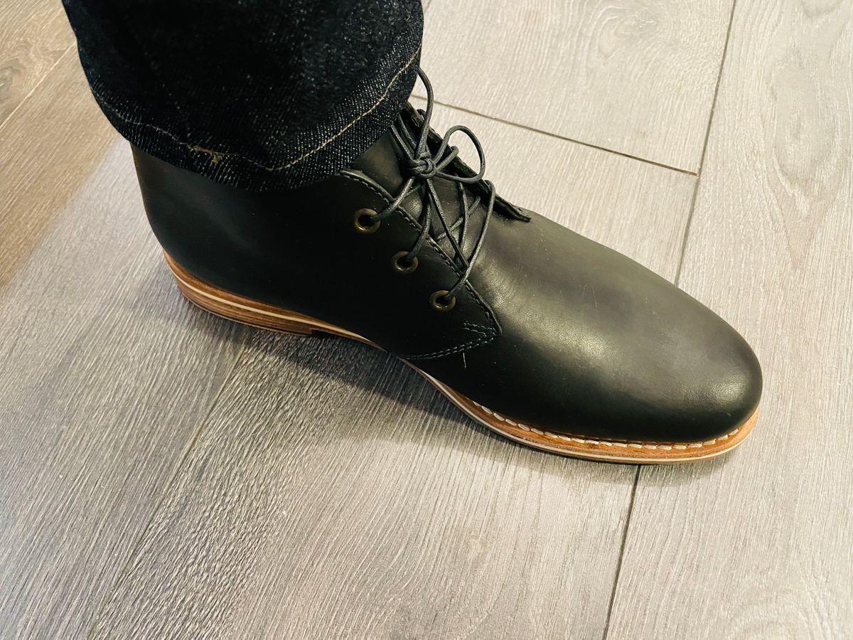 Photo by rarecheescake on January 31, 2023 of the HELM Boots The Declan in B' Leather Black Balthazar.