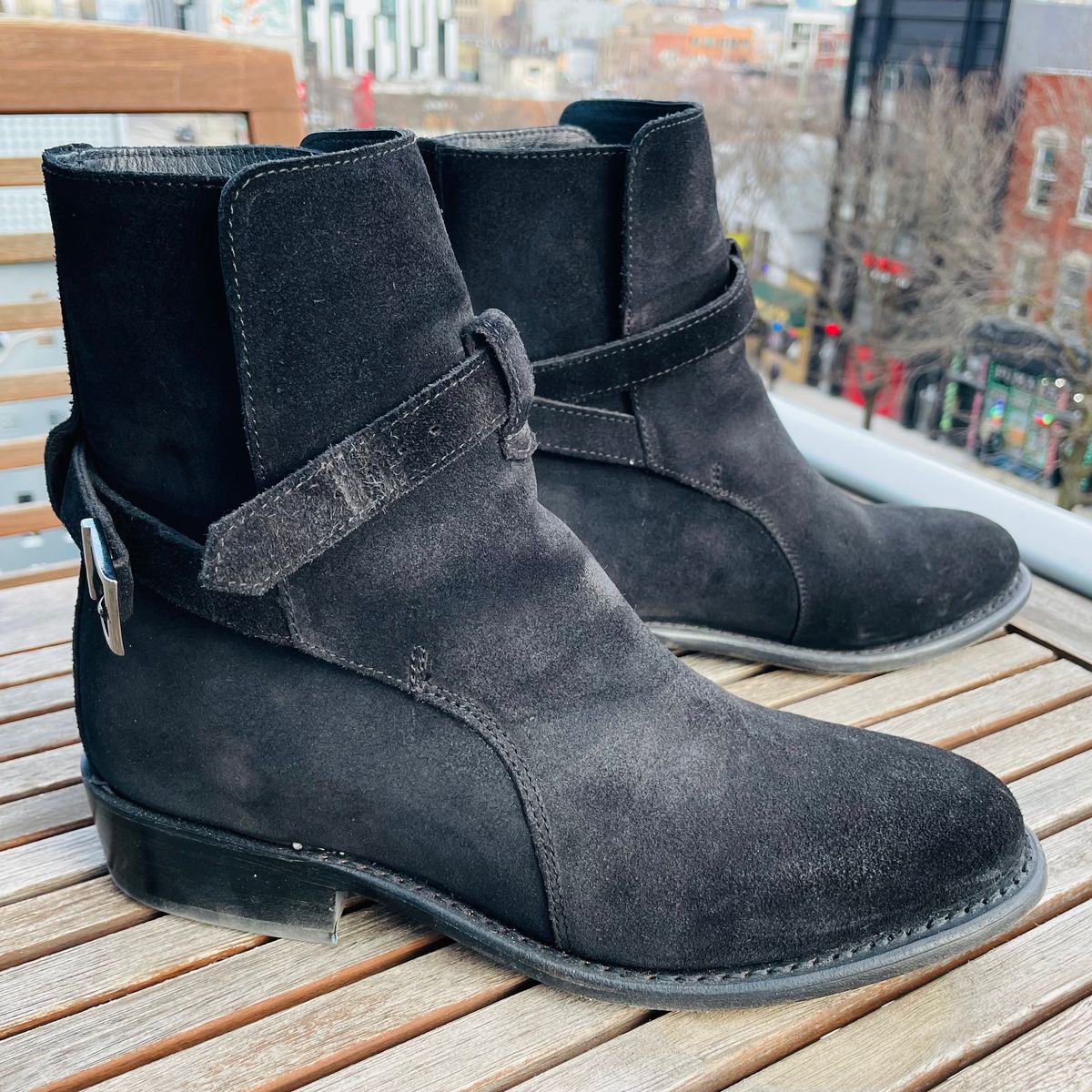 Photo by rarecheescake on March 9, 2024 of the Thursday Rogue in Thursday / Black Suede.