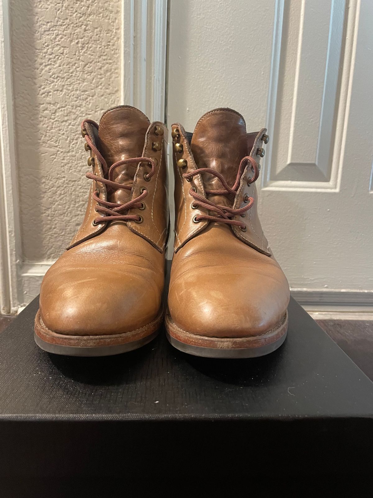 Photo by SkoBuffs23 on March 6, 2024 of the Blkbrd Shoemaker Rudiger Service Boot in Horween Natural Chromexcel.